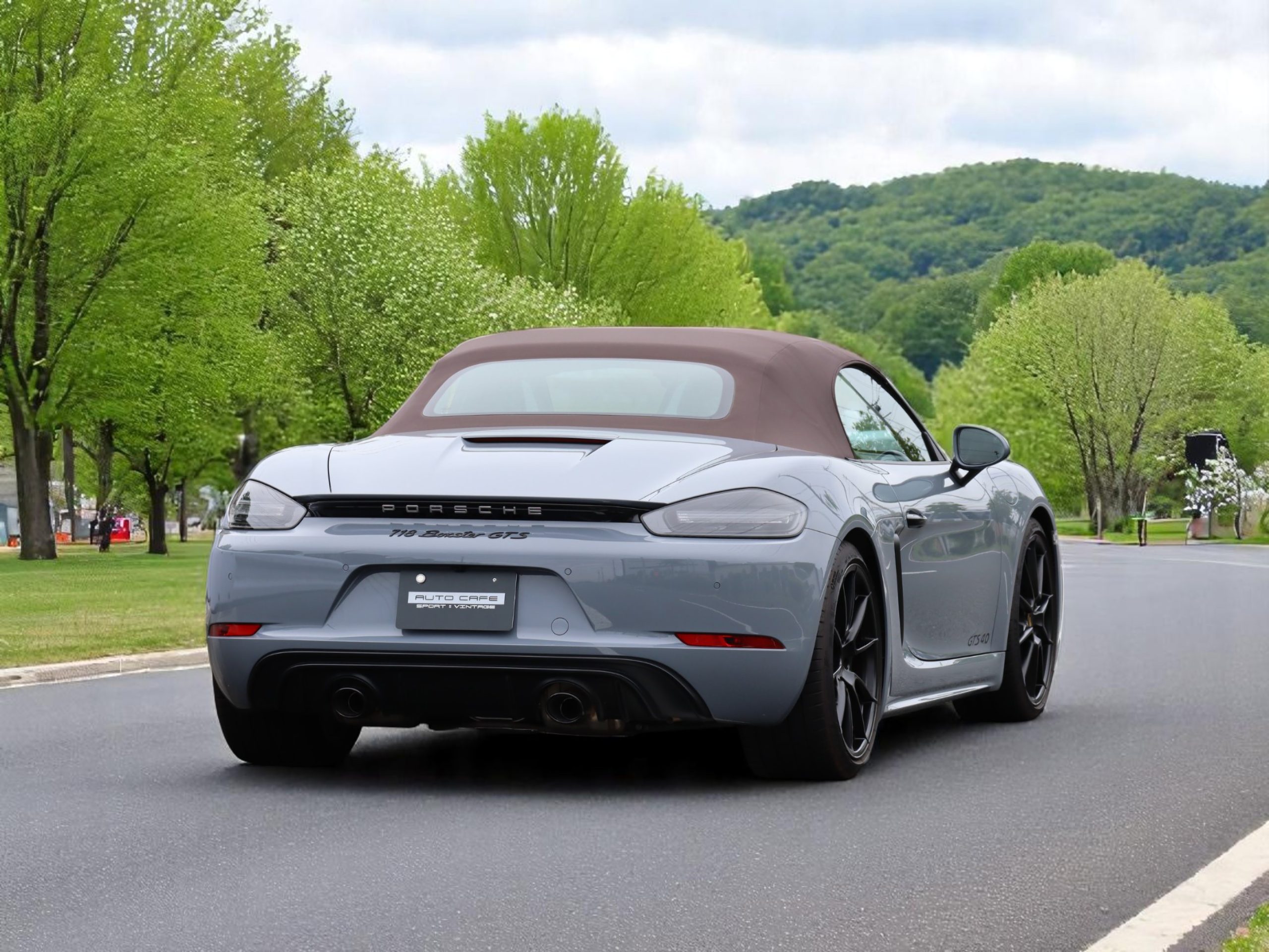 ポルシェ718ボクスターGTS4.0（Type982）6MT<br>スポーツクロノパッケージ<br>スポーツエグゾーストシステム<br>ヒーター付きGTステアリング<br>PDLS+含むLEDヘッドライト<br><br>20インチ718Sportホイール
