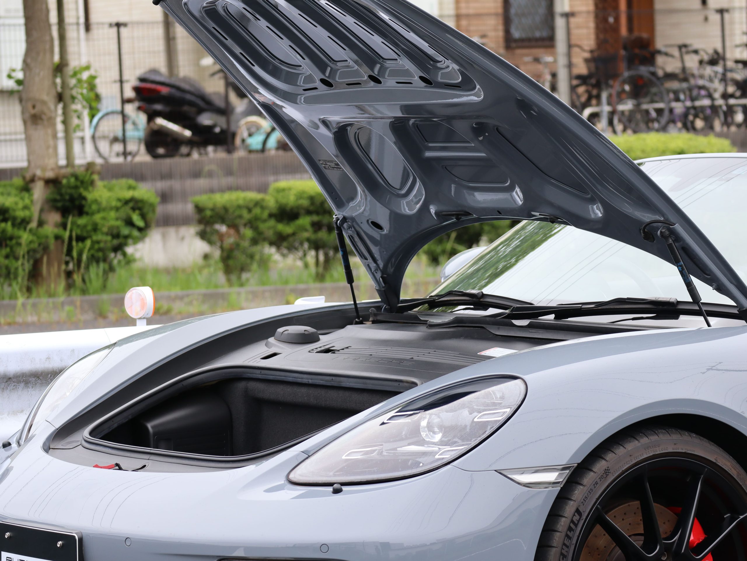 ポルシェ718ボクスターGTS4.0（Type982）6MT<br>スポーツクロノパッケージ<br>スポーツエグゾーストシステム<br>ヒーター付きGTステアリング<br>PDLS+含むLEDヘッドライト<br><br>20インチ718Sportホイール
