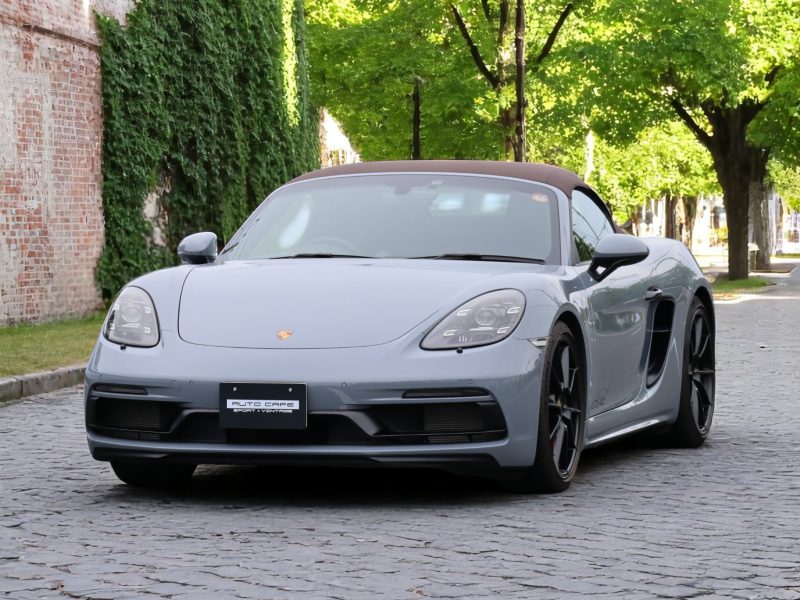 ポルシェ718ボクスターGTS4.0（Type982）6MT<br>スポーツクロノパッケージ<br>スポーツエグゾーストシステム<br>ヒーター付きGTステアリング<br>PDLS+含むLEDヘッドライト<br><br>20インチ718Sportホイール
