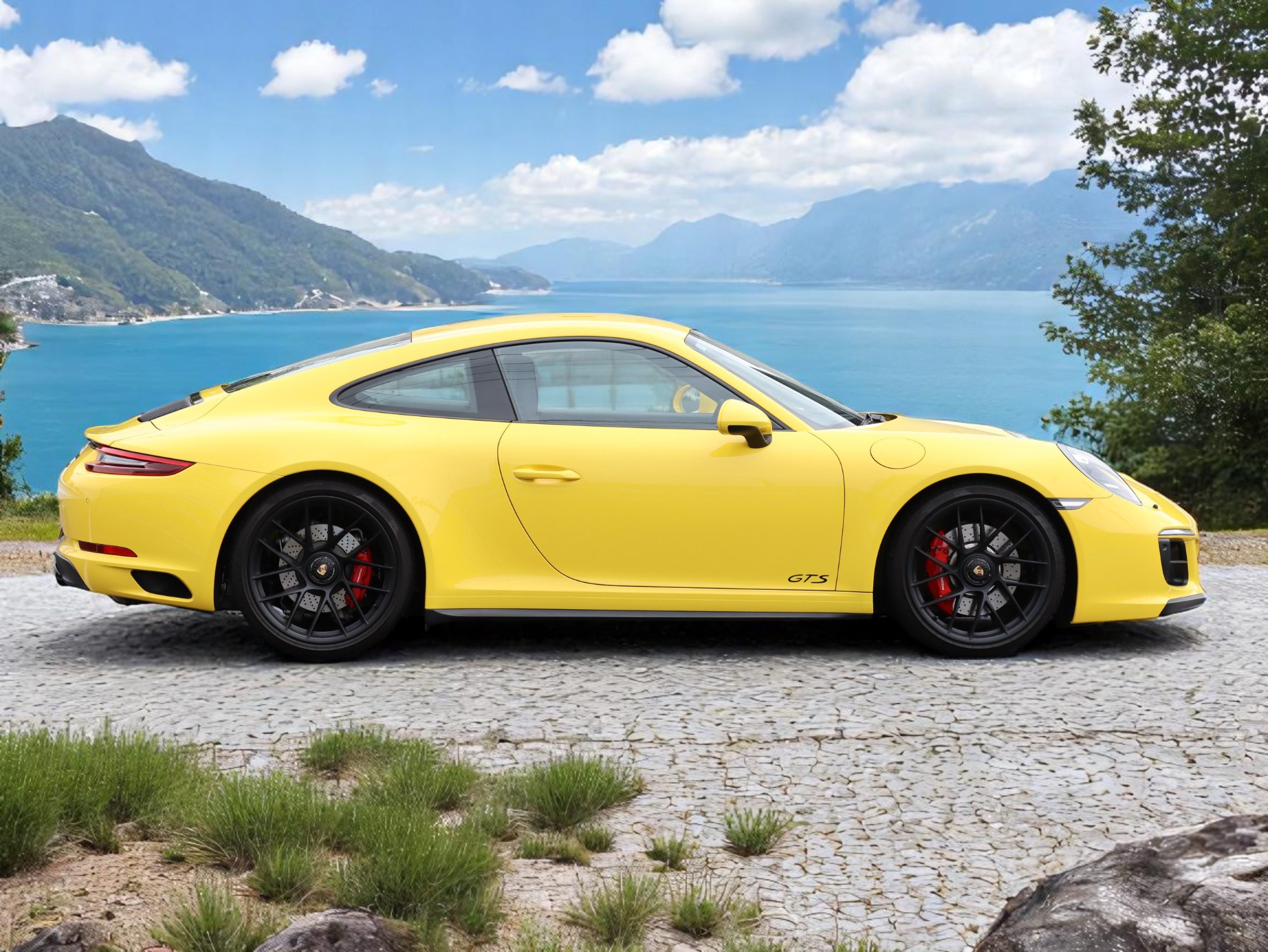 ポルシェ911カレラGTS（Type991.2）PDK<br>カーボンインテリアパッケージ<br>エクステンデットアルカンターラ×レザー<br>スポーツクロノパッケージ<br>スポーツエグゾーストシステム<br>前後パークセンサー