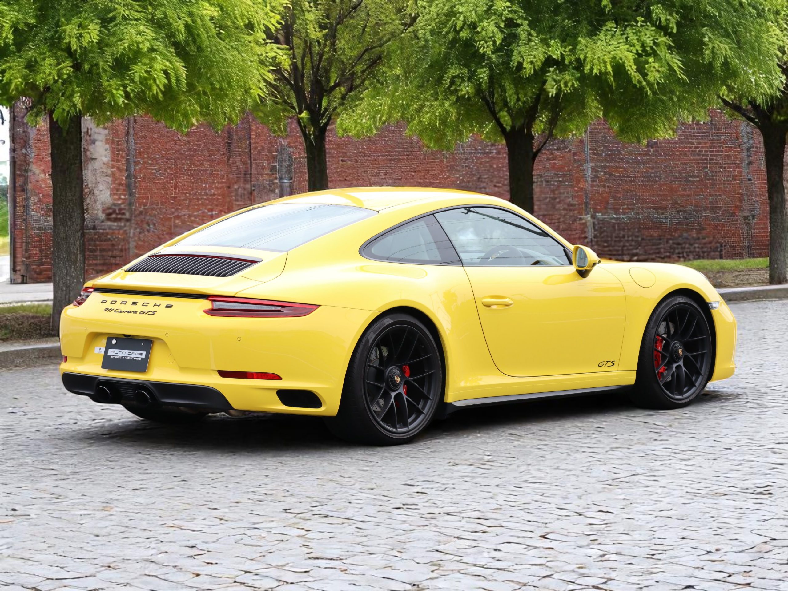 ポルシェ911カレラGTS（Type991.2）PDK<br>カーボンインテリアパッケージ<br>エクステンデットアルカンターラ×レザー<br>スポーツクロノパッケージ<br>スポーツエグゾーストシステム<br>前後パークセンサー