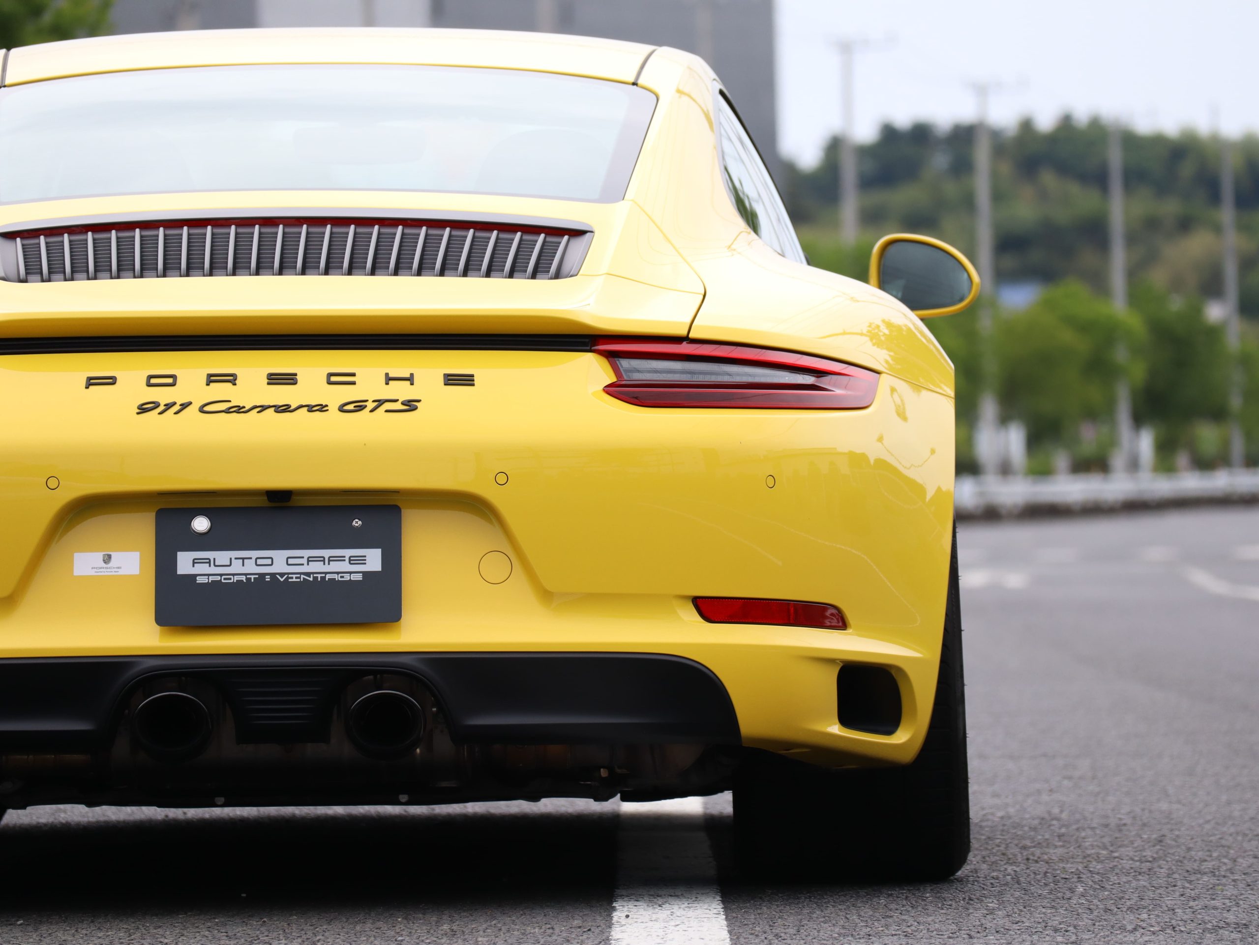 ポルシェ911カレラGTS（Type991.2）PDK<br>カーボンインテリアパッケージ<br>エクステンデットアルカンターラ×レザー<br>スポーツクロノパッケージ<br>スポーツエグゾーストシステム<br>前後パークセンサー