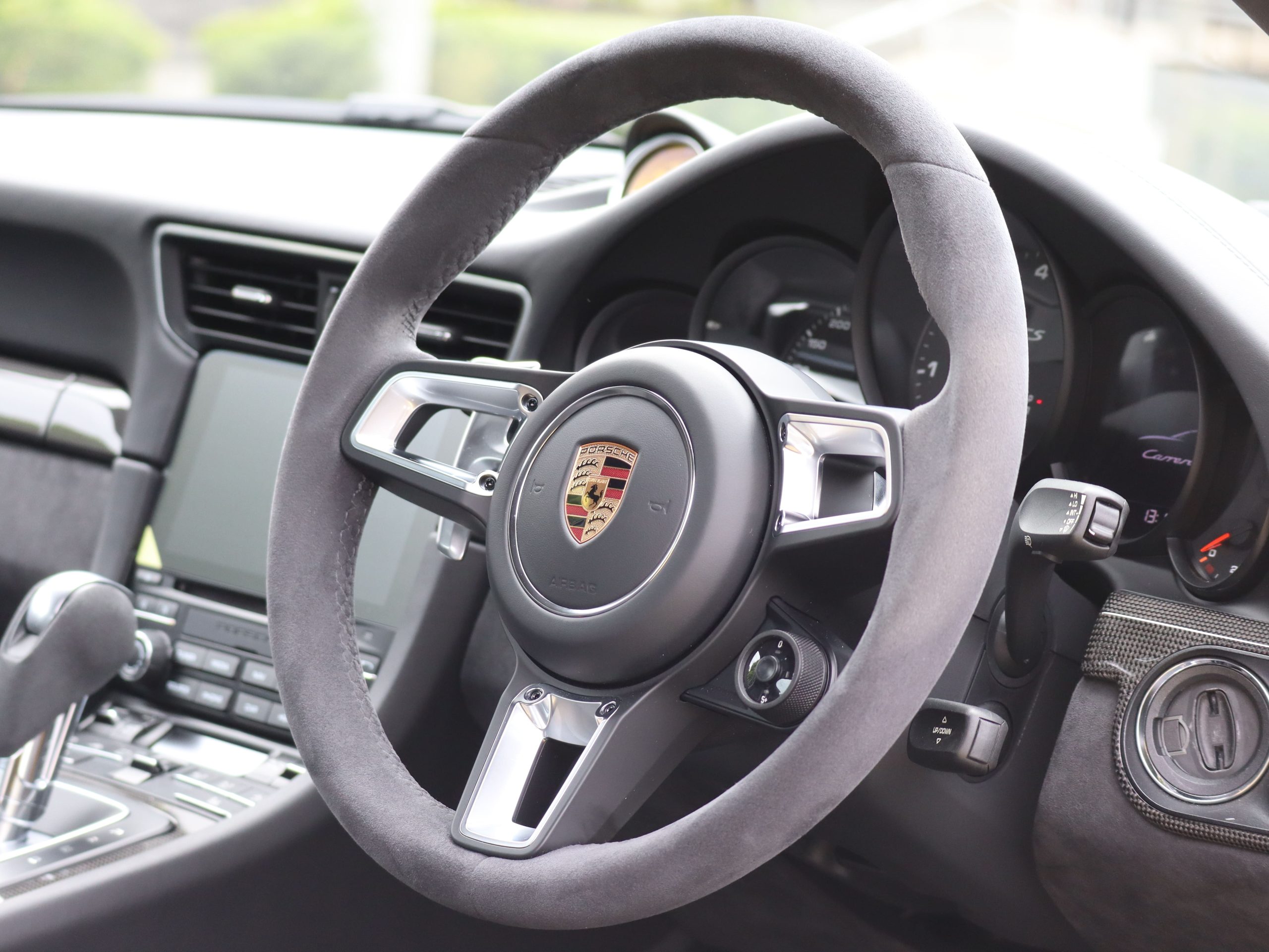 ポルシェ911カレラGTS（Type991.2）PDK<br>カーボンインテリアパッケージ<br>エクステンデットアルカンターラ×レザー<br>スポーツクロノパッケージ<br>スポーツエグゾーストシステム<br>前後パークセンサー