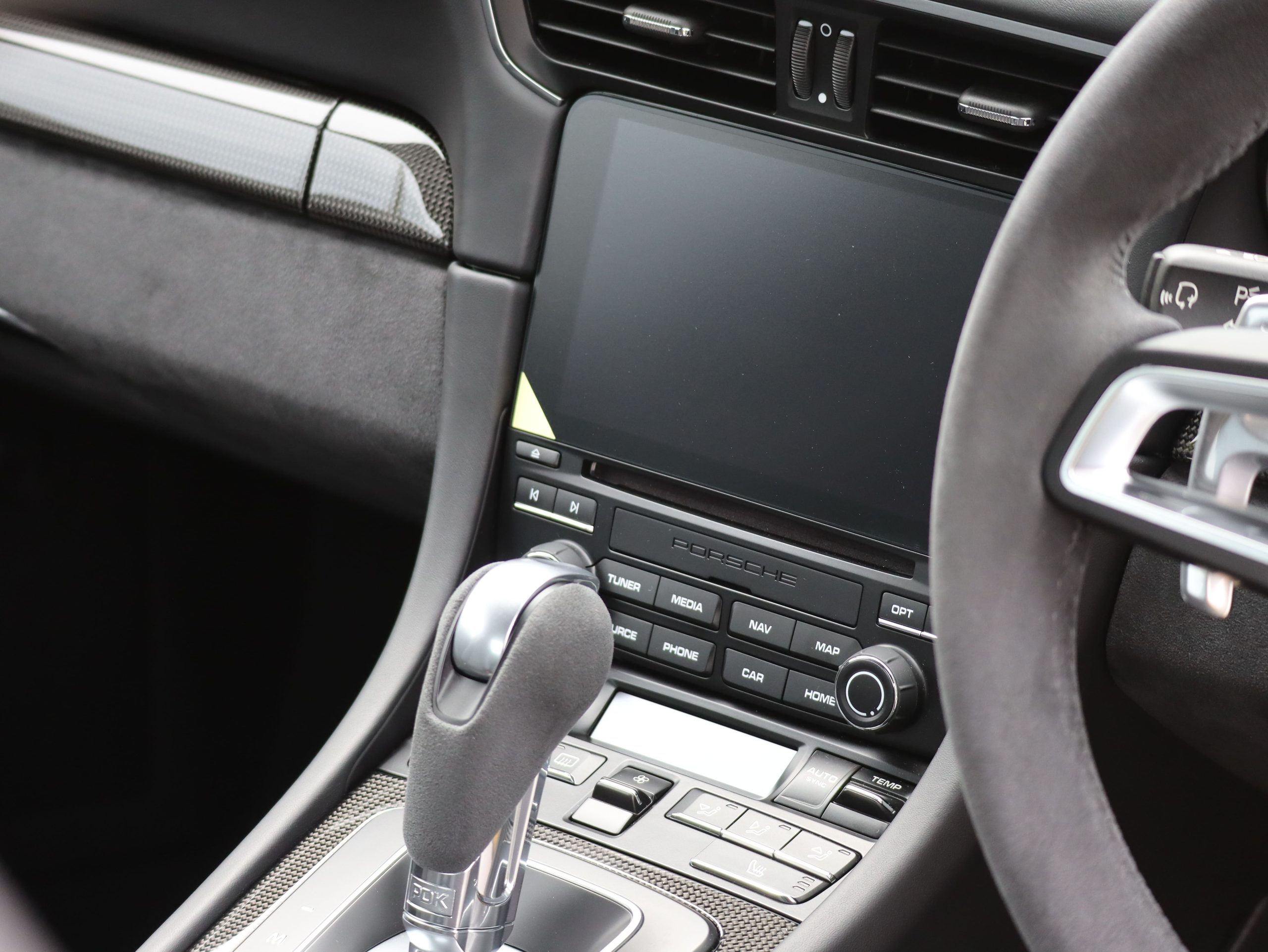 ポルシェ911カレラGTS（Type991.2）PDK<br>カーボンインテリアパッケージ<br>エクステンデットアルカンターラ×レザー<br>スポーツクロノパッケージ<br>スポーツエグゾーストシステム<br>前後パークセンサー