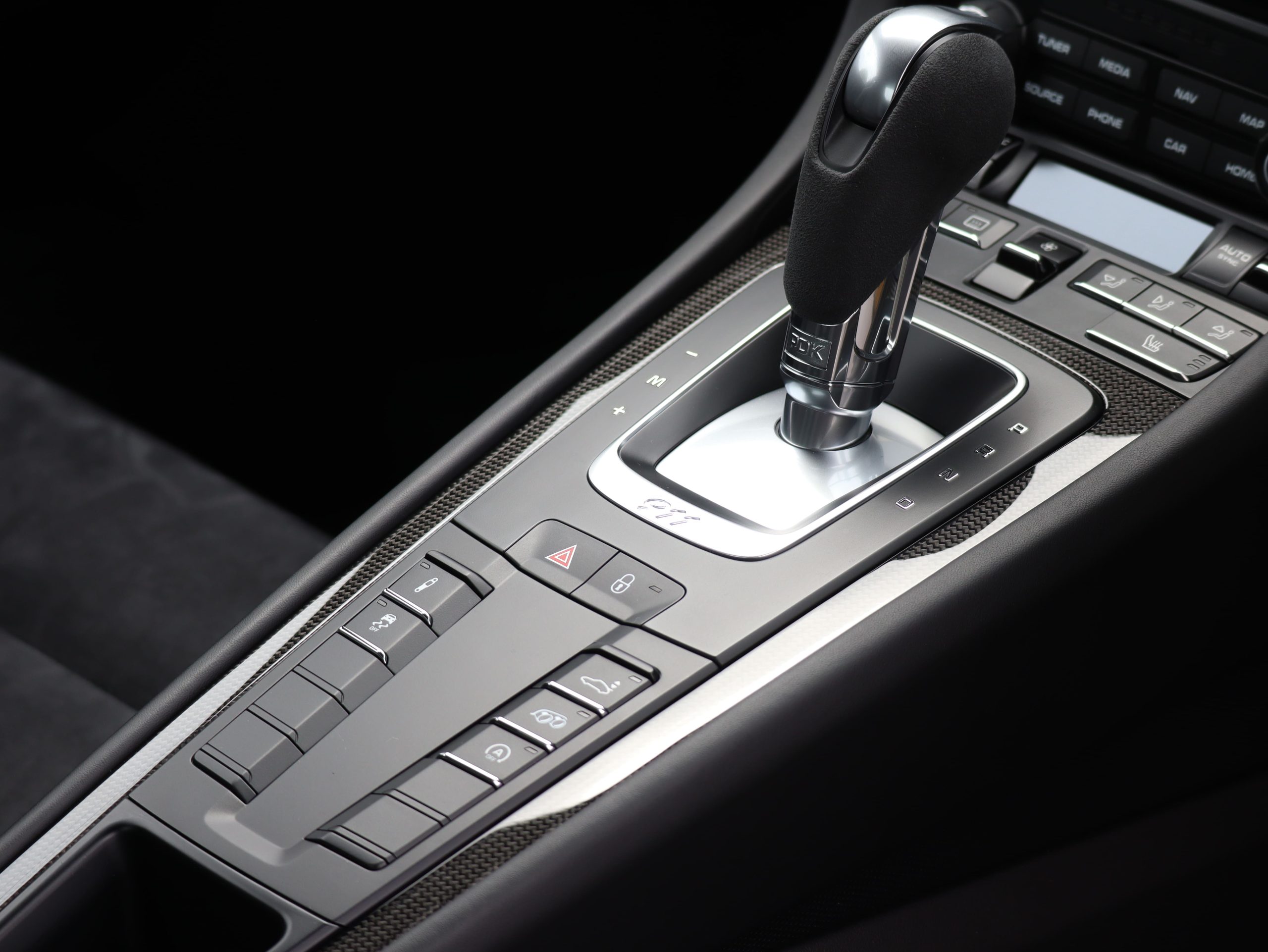 ポルシェ911カレラGTS（Type991.2）PDK<br>カーボンインテリアパッケージ<br>エクステンデットアルカンターラ×レザー<br>スポーツクロノパッケージ<br>スポーツエグゾーストシステム<br>前後パークセンサー