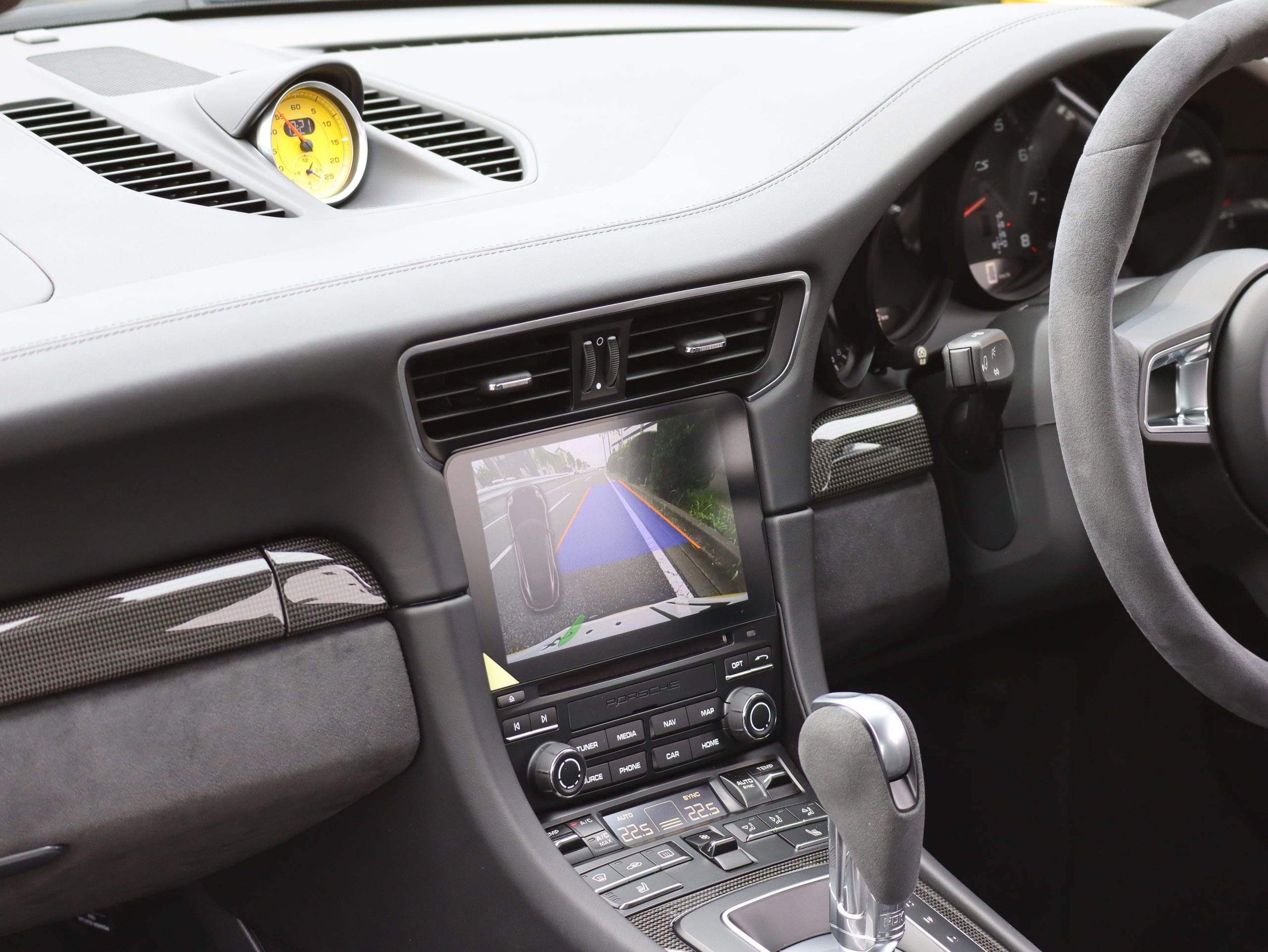 ポルシェ911カレラGTS（Type991.2）PDK<br>カーボンインテリアパッケージ<br>エクステンデットアルカンターラ×レザー<br>スポーツクロノパッケージ<br>スポーツエグゾーストシステム<br>前後パークセンサー