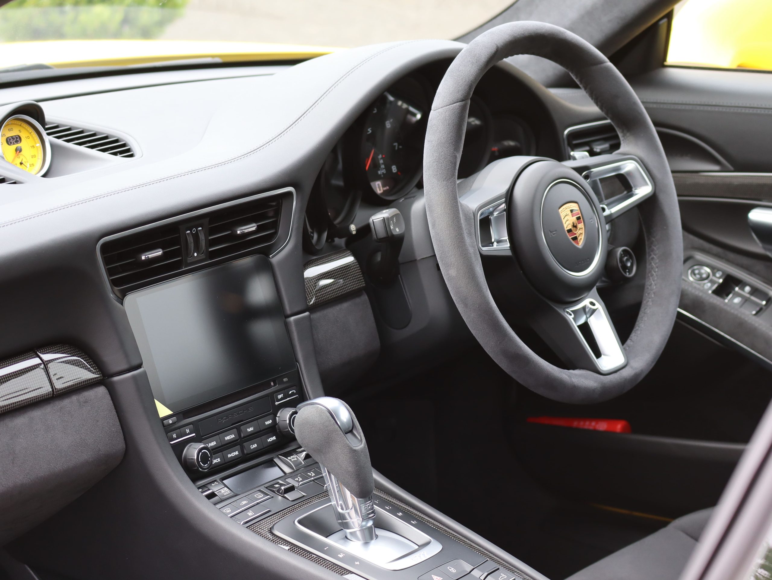 ポルシェ911カレラGTS（Type991.2）PDK<br>カーボンインテリアパッケージ<br>エクステンデットアルカンターラ×レザー<br>スポーツクロノパッケージ<br>スポーツエグゾーストシステム<br>前後パークセンサー
