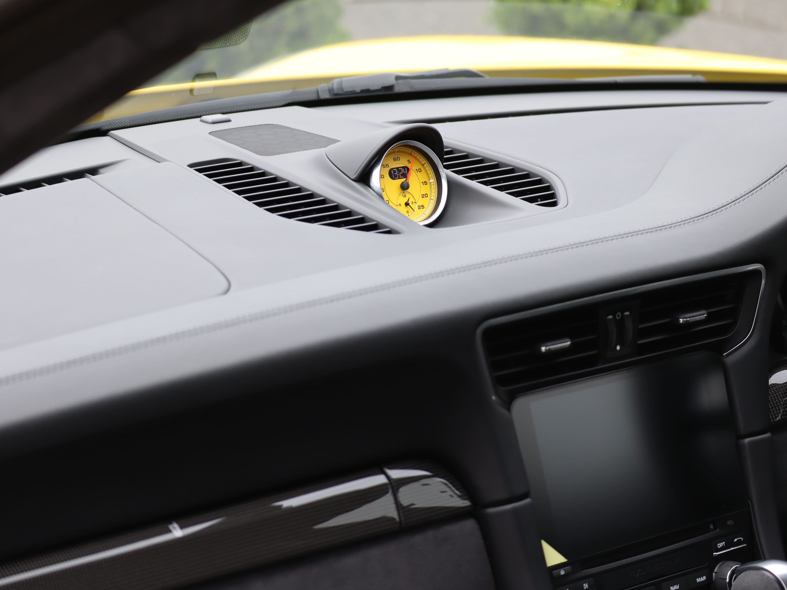 ポルシェ911カレラGTS（Type991.2）PDK<br>カーボンインテリアパッケージ<br>エクステンデットアルカンターラ×レザー<br>スポーツクロノパッケージ<br>スポーツエグゾーストシステム<br>前後パークセンサー