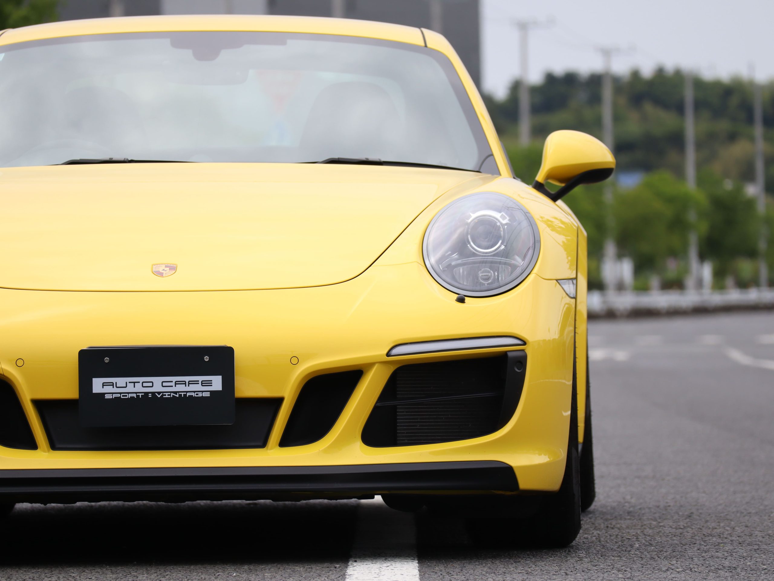 ポルシェ911カレラGTS（Type991.2）PDK<br>カーボンインテリアパッケージ<br>エクステンデットアルカンターラ×レザー<br>スポーツクロノパッケージ<br>スポーツエグゾーストシステム<br>前後パークセンサー
