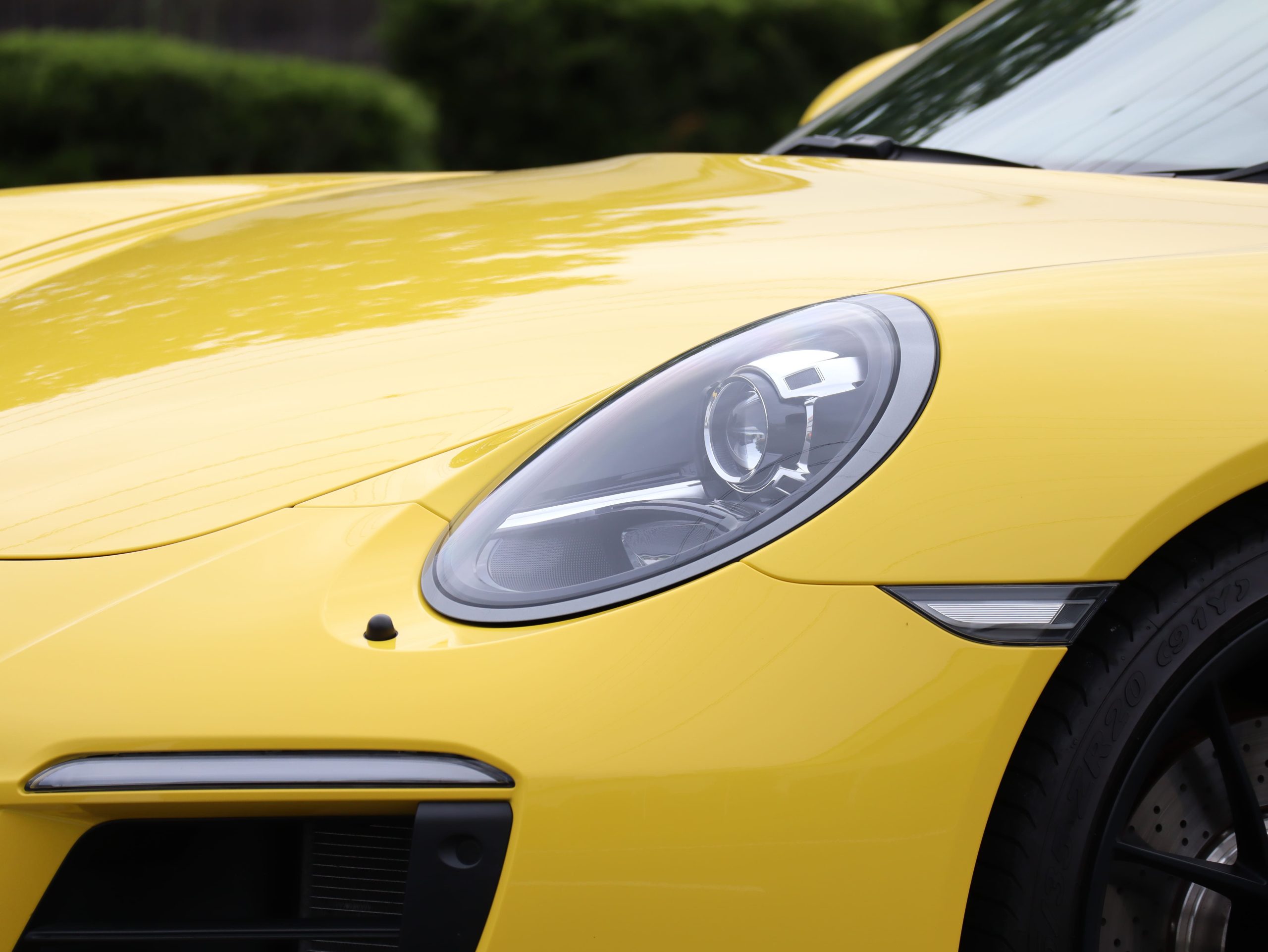 ポルシェ911カレラGTS（Type991.2）PDK<br>カーボンインテリアパッケージ<br>エクステンデットアルカンターラ×レザー<br>スポーツクロノパッケージ<br>スポーツエグゾーストシステム<br>前後パークセンサー
