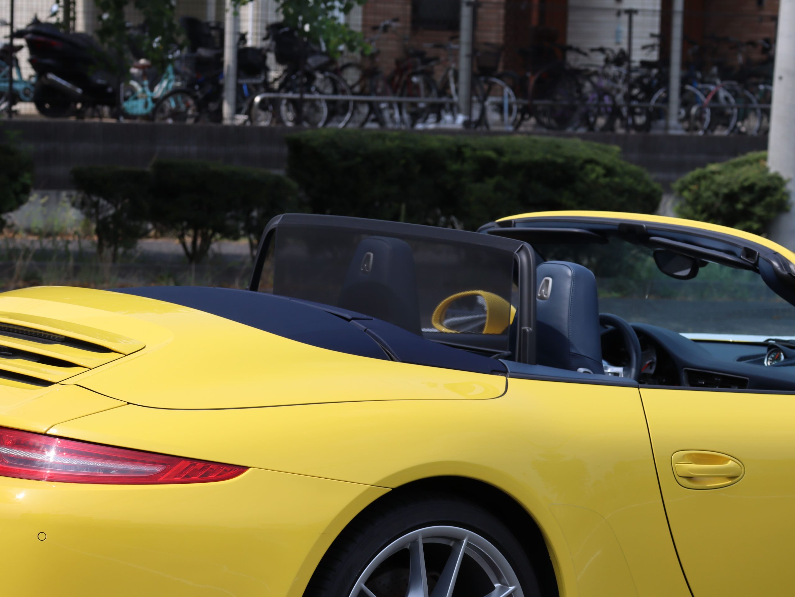 ポルシェ911カレラSカブリオレ（Type991.1）PDK<br>ヨッティングブルーレザー内装<br>スポーツクロノパッケージ<br>シートベンチレーション<br>シートヒーター<br>