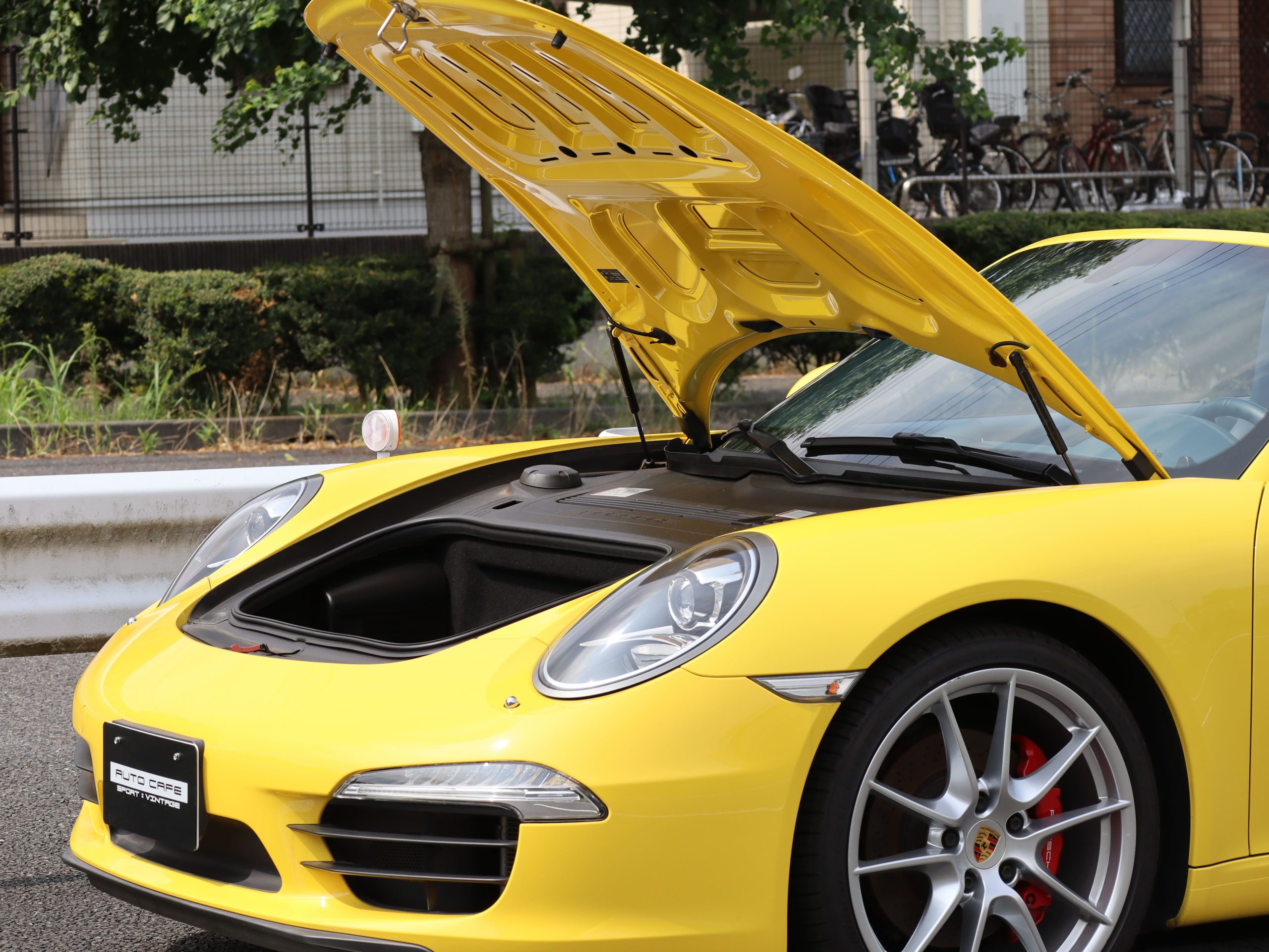 ポルシェ911カレラSカブリオレ（Type991.1）PDK<br>ヨッティングブルーレザー内装<br>スポーツクロノパッケージ<br>シートベンチレーション<br>シートヒーター<br>