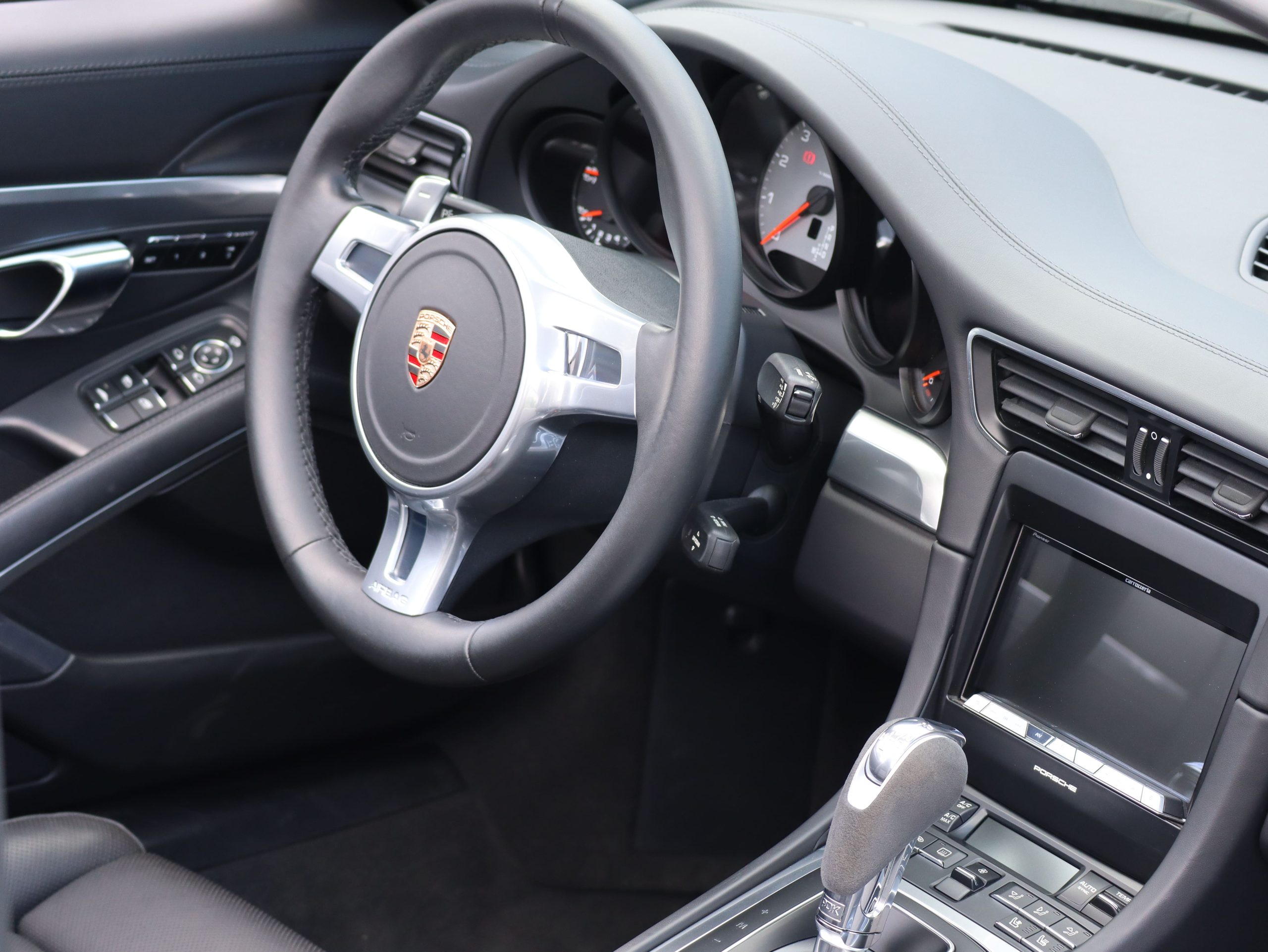 ポルシェ911カレラ4Sカブリオレ（Type991.1）PDK<br>ブラックレザーインテリア<br>スポーツクロノパッケージ<br>スポーツエグゾーストシステム<br>ダイナミックシャシーコントロール（PDCC）<br>エントリー＆ドライブシステム