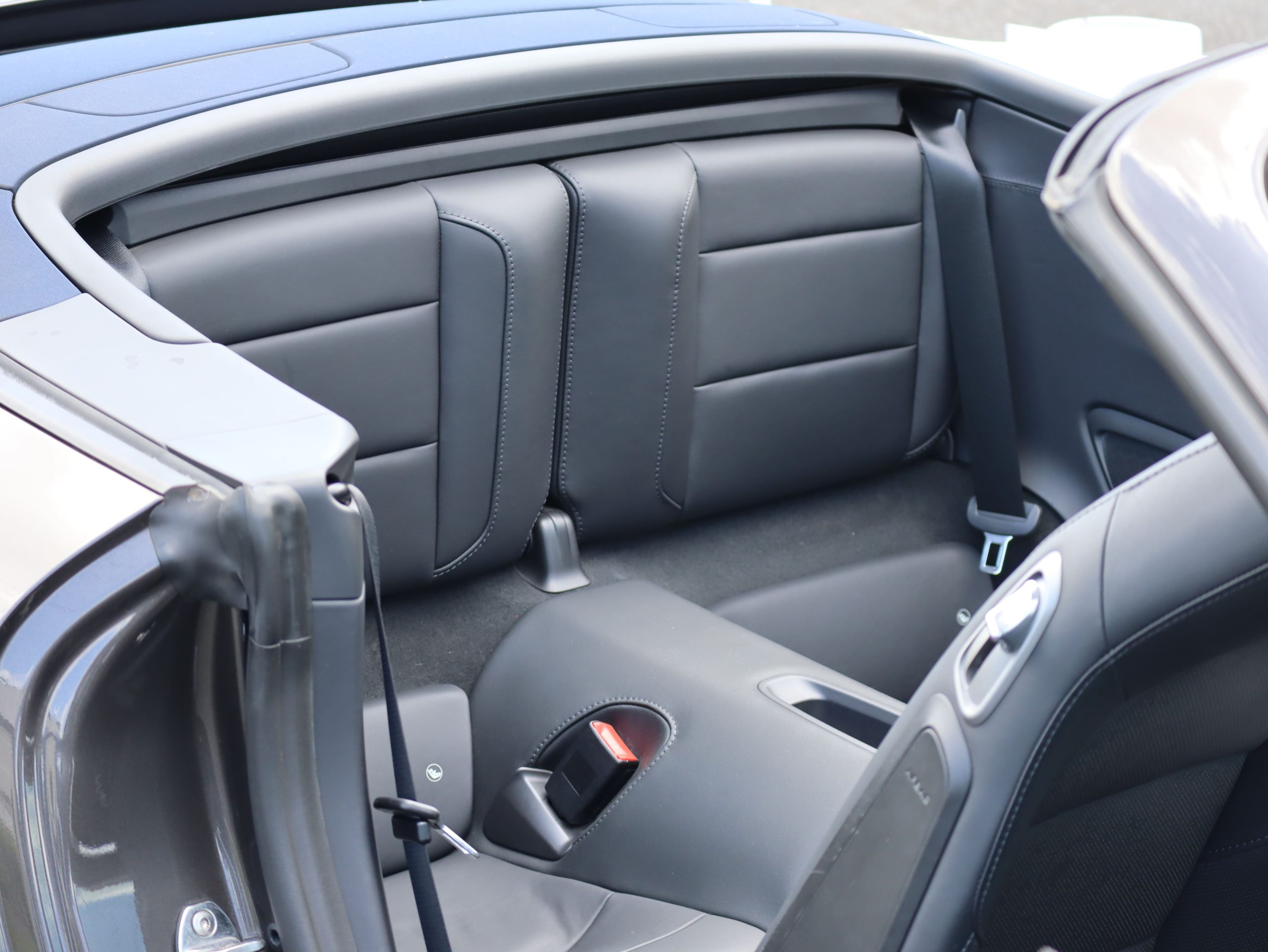 ポルシェ911カレラ4Sカブリオレ（Type991.1）PDK<br>ブラックレザーインテリア<br>スポーツクロノパッケージ<br>スポーツエグゾーストシステム<br>ダイナミックシャシーコントロール（PDCC）<br>エントリー＆ドライブシステム