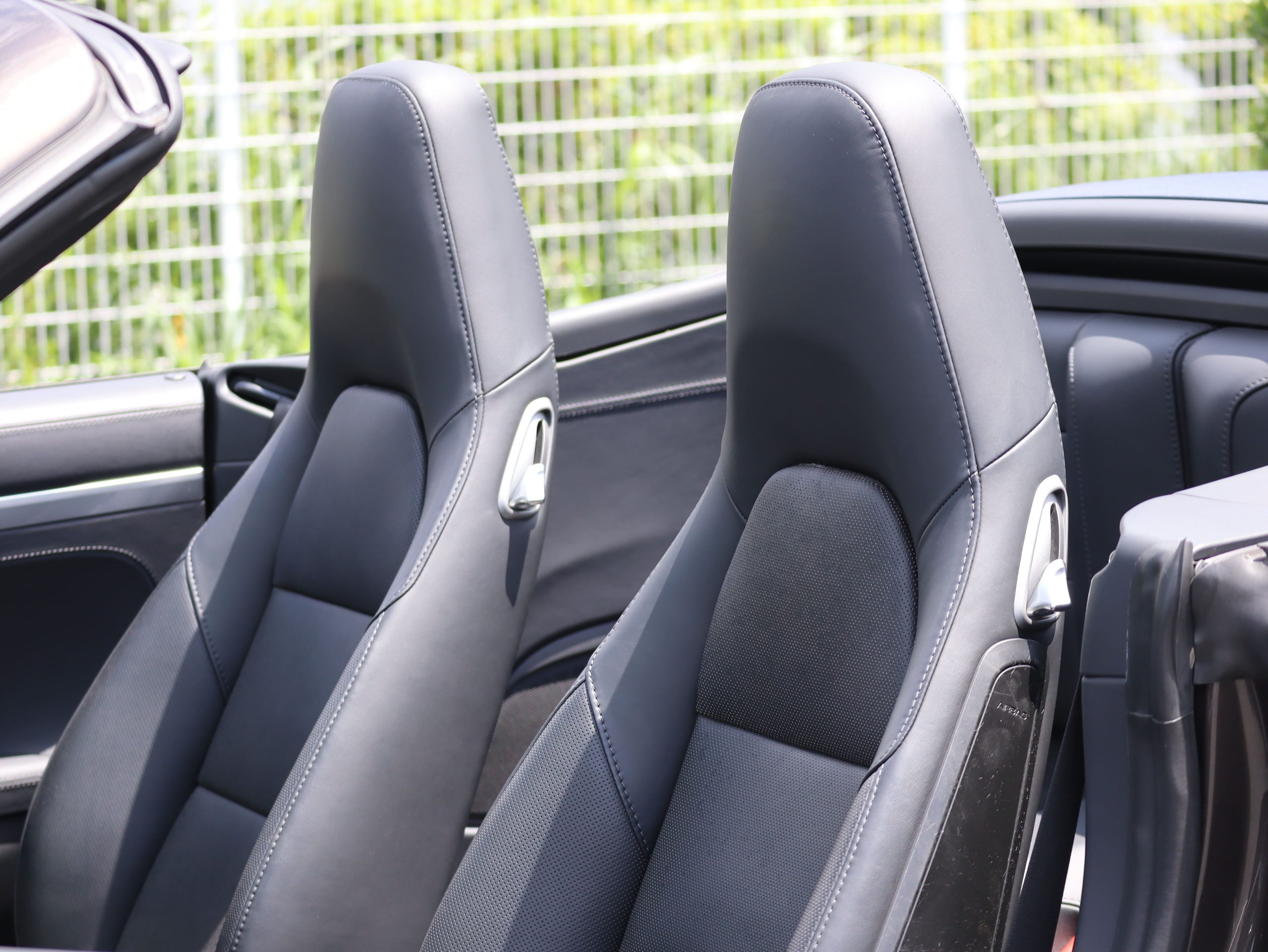 ポルシェ911カレラ4Sカブリオレ（Type991.1）PDK<br>ブラックレザーインテリア<br>スポーツクロノパッケージ<br>スポーツエグゾーストシステム<br>ダイナミックシャシーコントロール（PDCC）<br>エントリー＆ドライブシステム