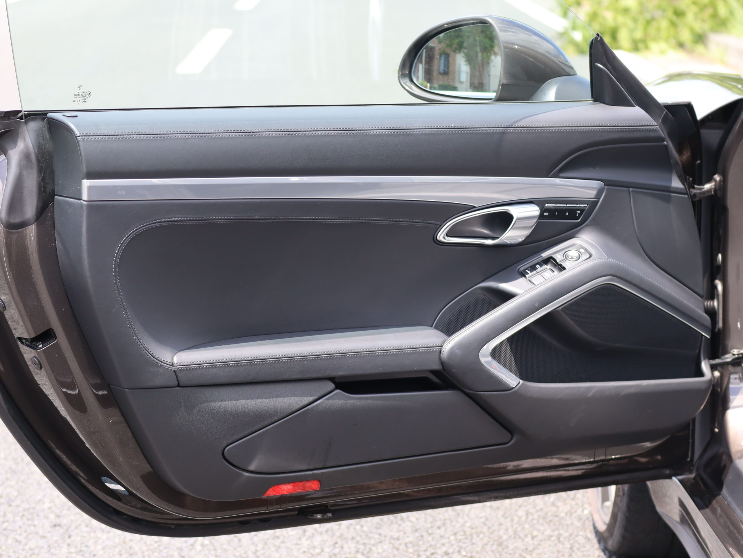 ポルシェ911カレラ4Sカブリオレ（Type991.1）PDK<br>ブラックレザーインテリア<br>スポーツクロノパッケージ<br>スポーツエグゾーストシステム<br>ダイナミックシャシーコントロール（PDCC）<br>エントリー＆ドライブシステム