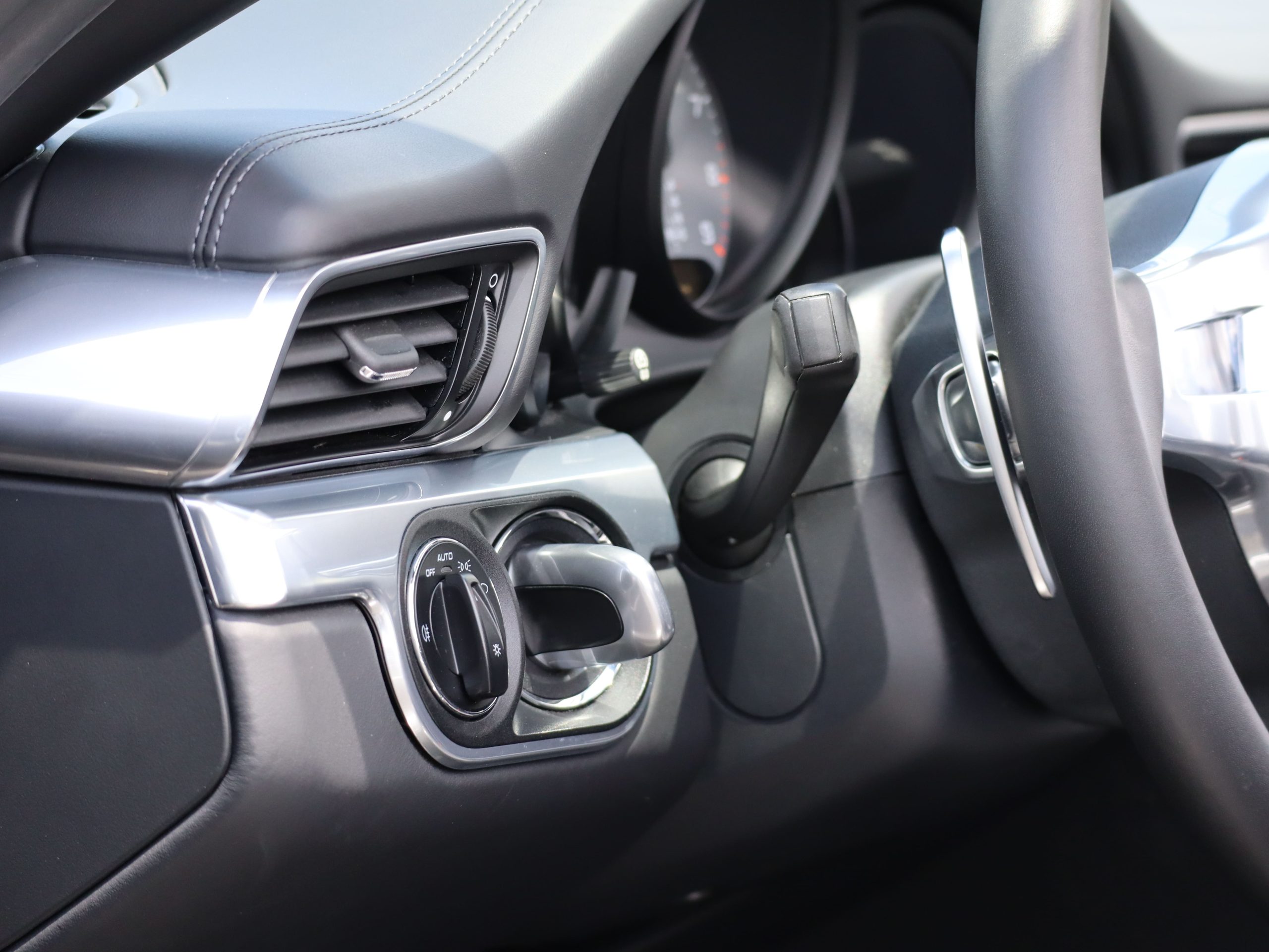 ポルシェ911カレラ4Sカブリオレ（Type991.1）PDK<br>ブラックレザーインテリア<br>スポーツクロノパッケージ<br>スポーツエグゾーストシステム<br>ダイナミックシャシーコントロール（PDCC）<br>エントリー＆ドライブシステム