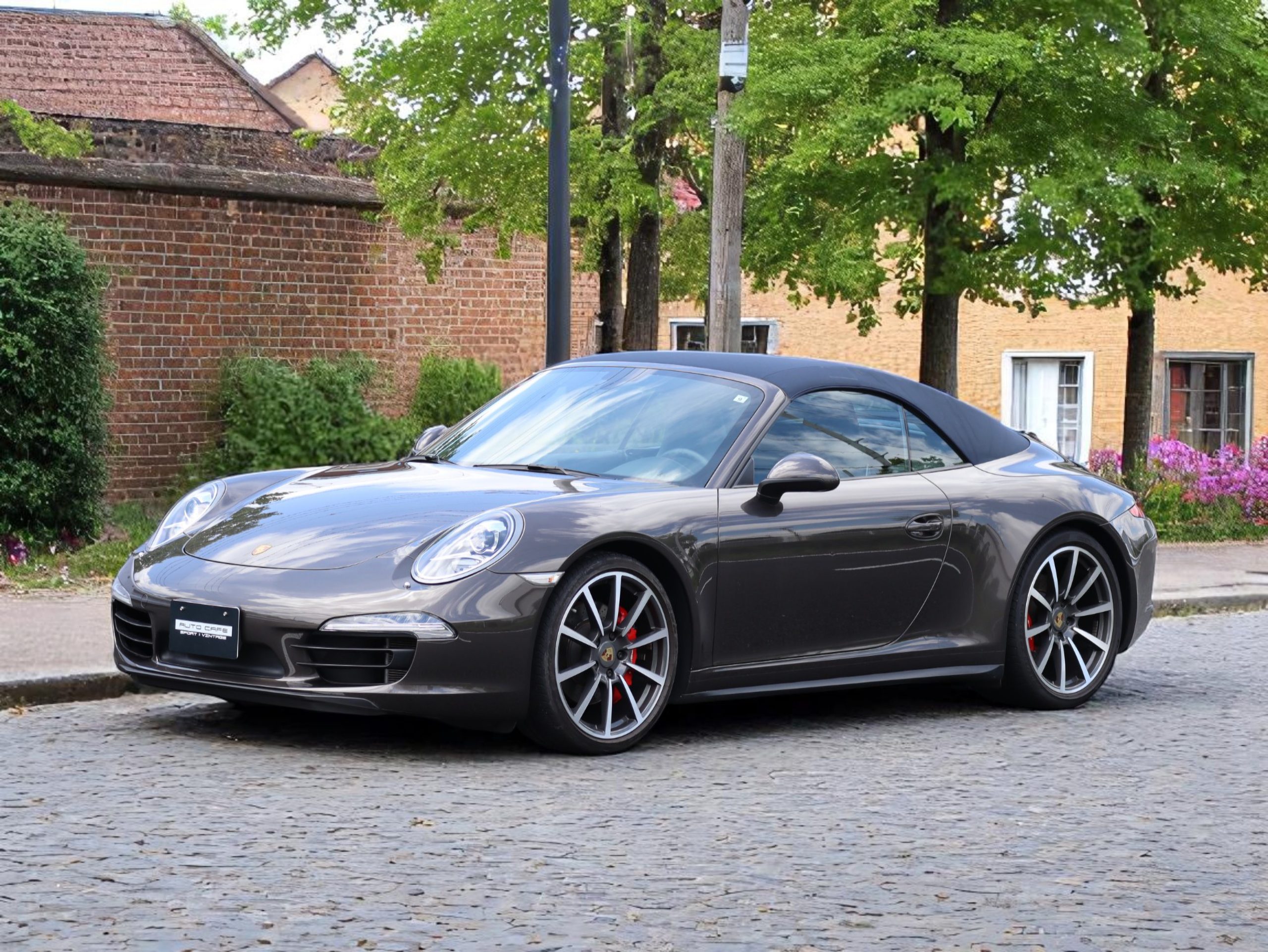 ポルシェ911カレラ4Sカブリオレ（Type991.1）PDK<br>ブラックレザーインテリア<br>スポーツクロノパッケージ<br>スポーツエグゾーストシステム<br>ダイナミックシャシーコントロール（PDCC）<br>エントリー＆ドライブシステム