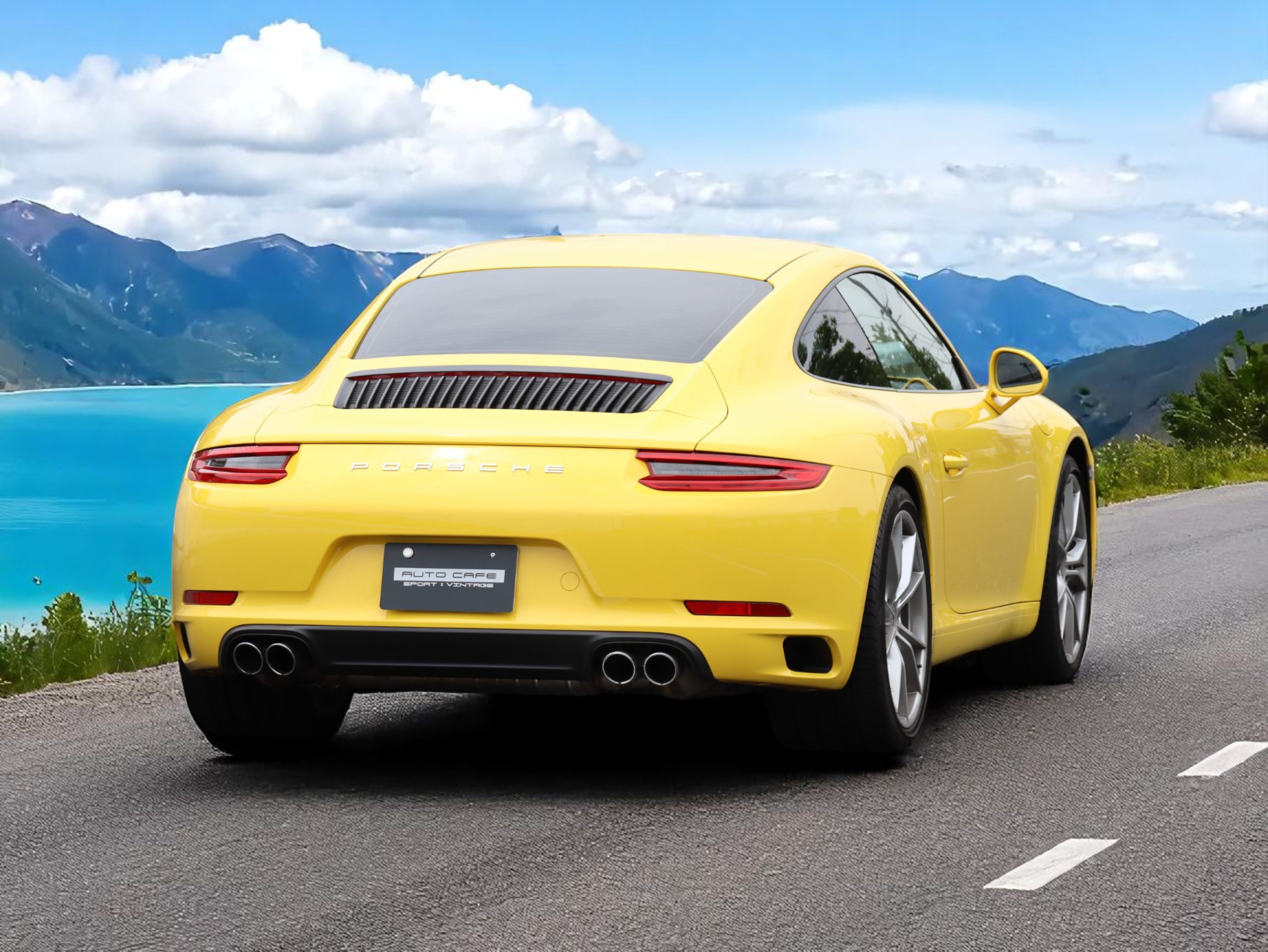 ポルシェ911カレラ（Type991.2）PDK<br>ツートンレザーインテリア<br>スポーツクロノパッケージ<br>PDLS+含むLEDヘッドライト<br>スポーツデザインドアミラー<br>スポーツテールパイプ