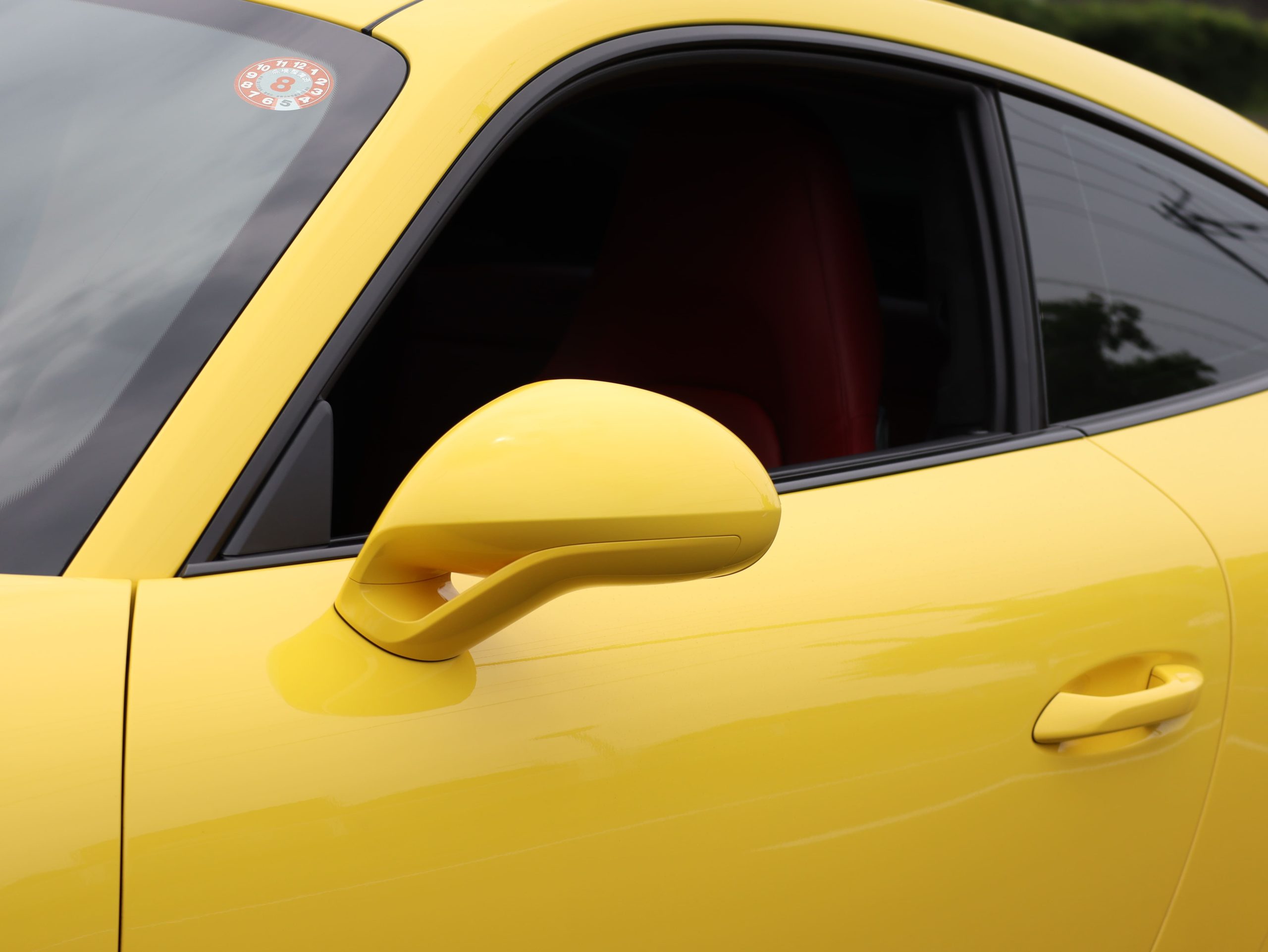 ポルシェ911カレラ（Type991.2）PDK<br>ツートンレザーインテリア<br>スポーツクロノパッケージ<br>PDLS+含むLEDヘッドライト<br>スポーツデザインドアミラー<br>スポーツテールパイプ