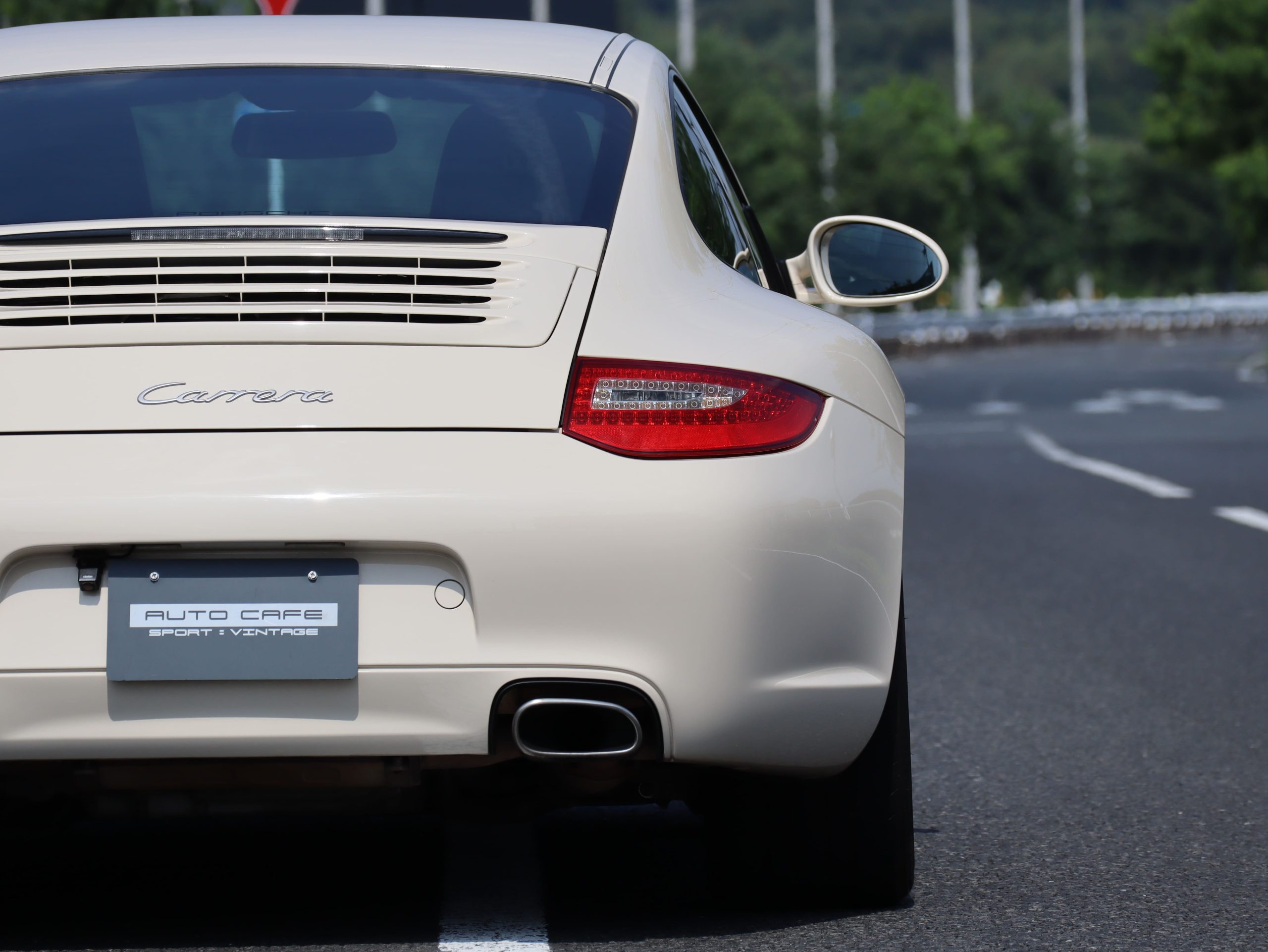 ポルシェ911カレラ(Type997.2）PDK<br>クリームホワイトカラー<br>スポーツクロノパッケージ<br>シートベンチレーション<br>シートヒーター<br>バイキセノンヘッドライト
