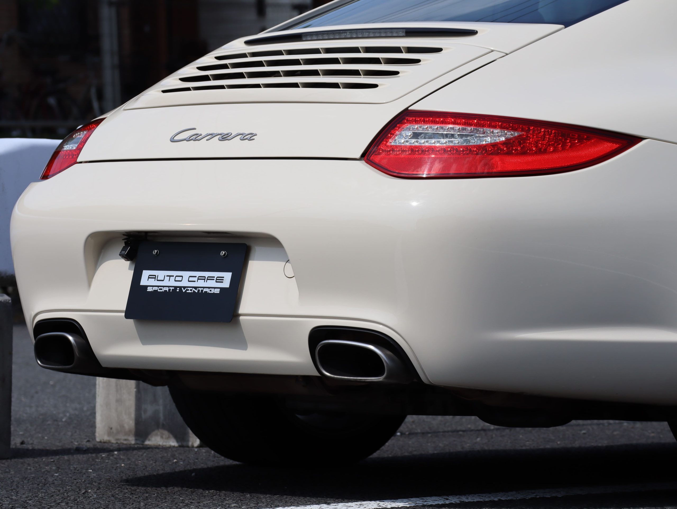 ポルシェ911カレラ(Type997.2）PDK<br>クリームホワイトカラー<br>スポーツクロノパッケージ<br>シートベンチレーション<br>シートヒーター<br>バイキセノンヘッドライト