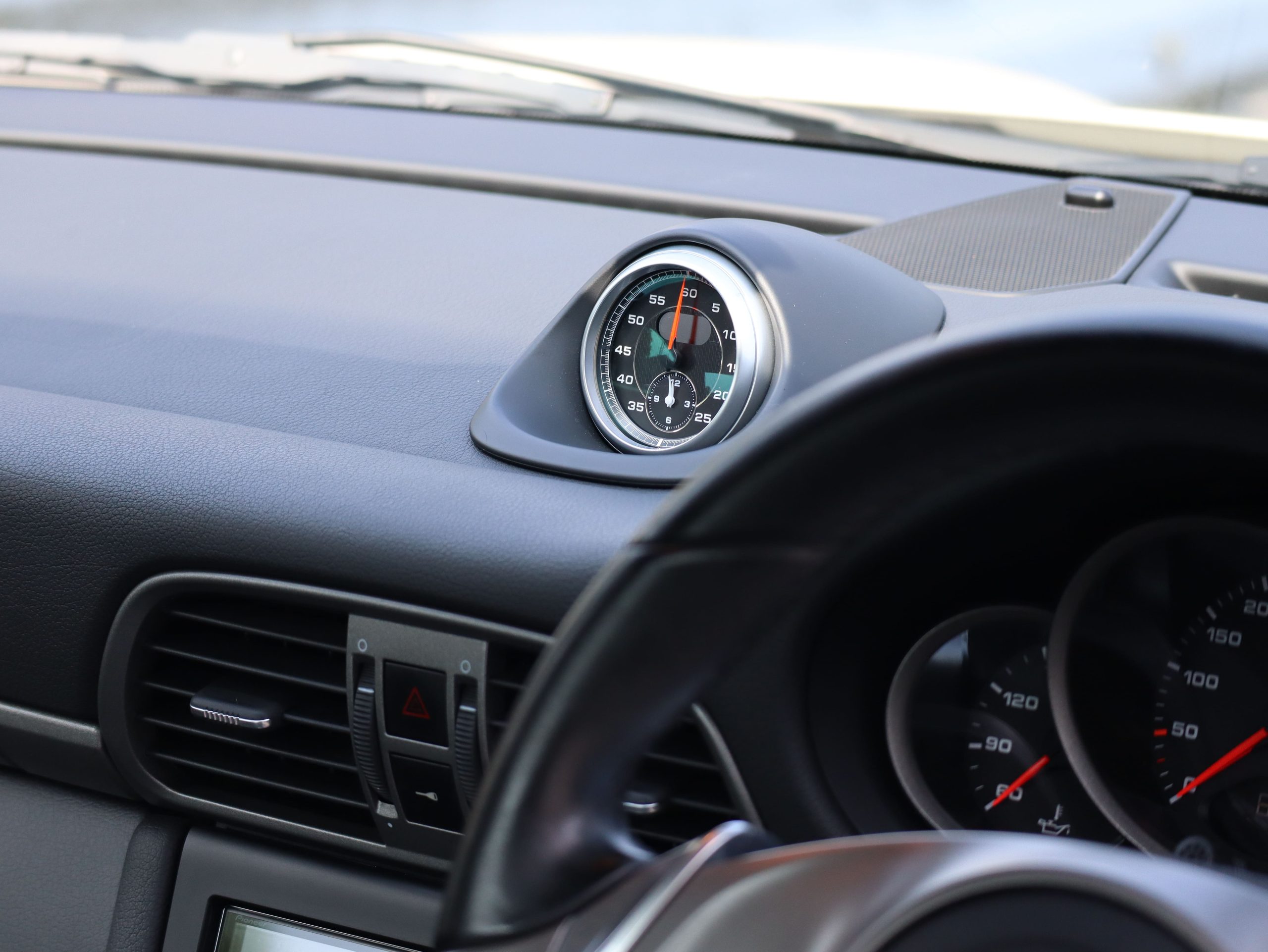 ポルシェ911カレラ(Type997.2）PDK<br>クリームホワイトカラー<br>スポーツクロノパッケージ<br>シートベンチレーション<br>シートヒーター<br>バイキセノンヘッドライト