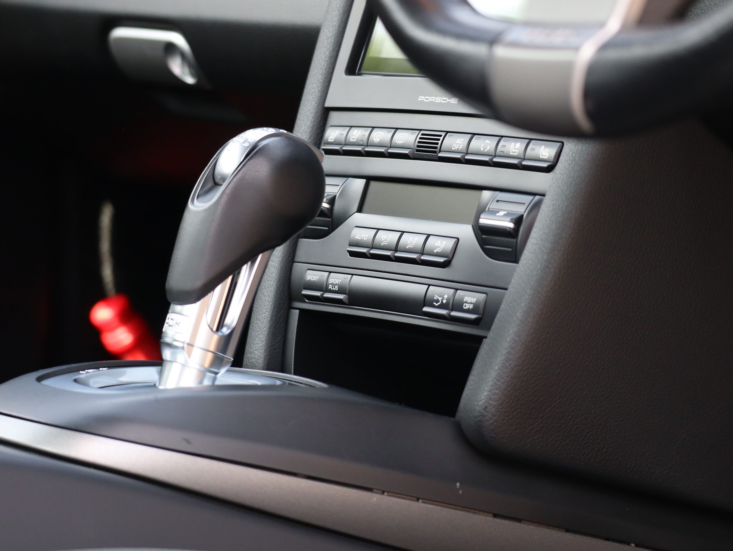ポルシェ911カレラ(Type997.2）PDK<br>クリームホワイトカラー<br>スポーツクロノパッケージ<br>シートベンチレーション<br>シートヒーター<br>バイキセノンヘッドライト