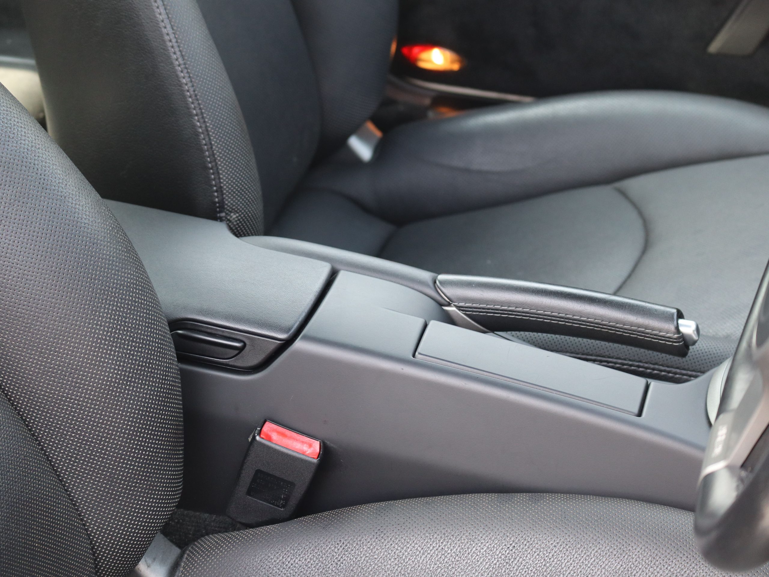 ポルシェ911カレラ(Type997.2）PDK<br>クリームホワイトカラー<br>スポーツクロノパッケージ<br>シートベンチレーション<br>シートヒーター<br>バイキセノンヘッドライト