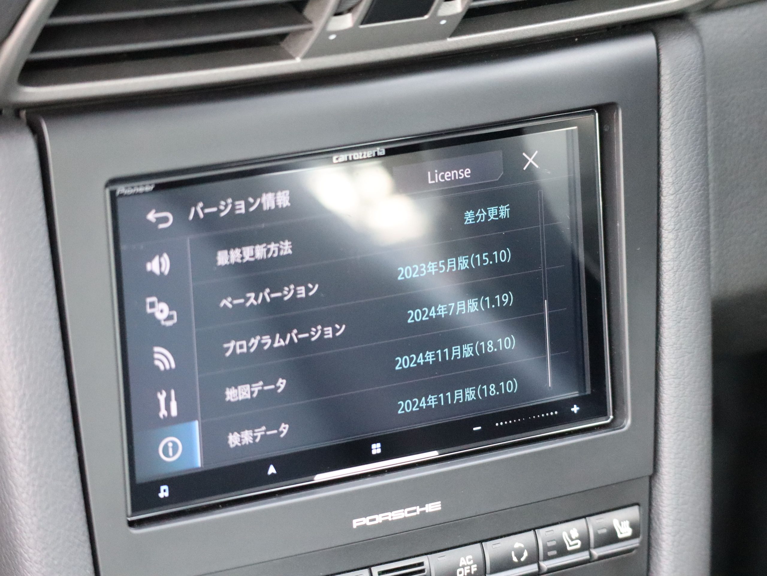 ポルシェ911カレラ(Type997.2）PDK<br>クリームホワイトカラー<br>スポーツクロノパッケージ<br>シートベンチレーション<br>シートヒーター<br>バイキセノンヘッドライト