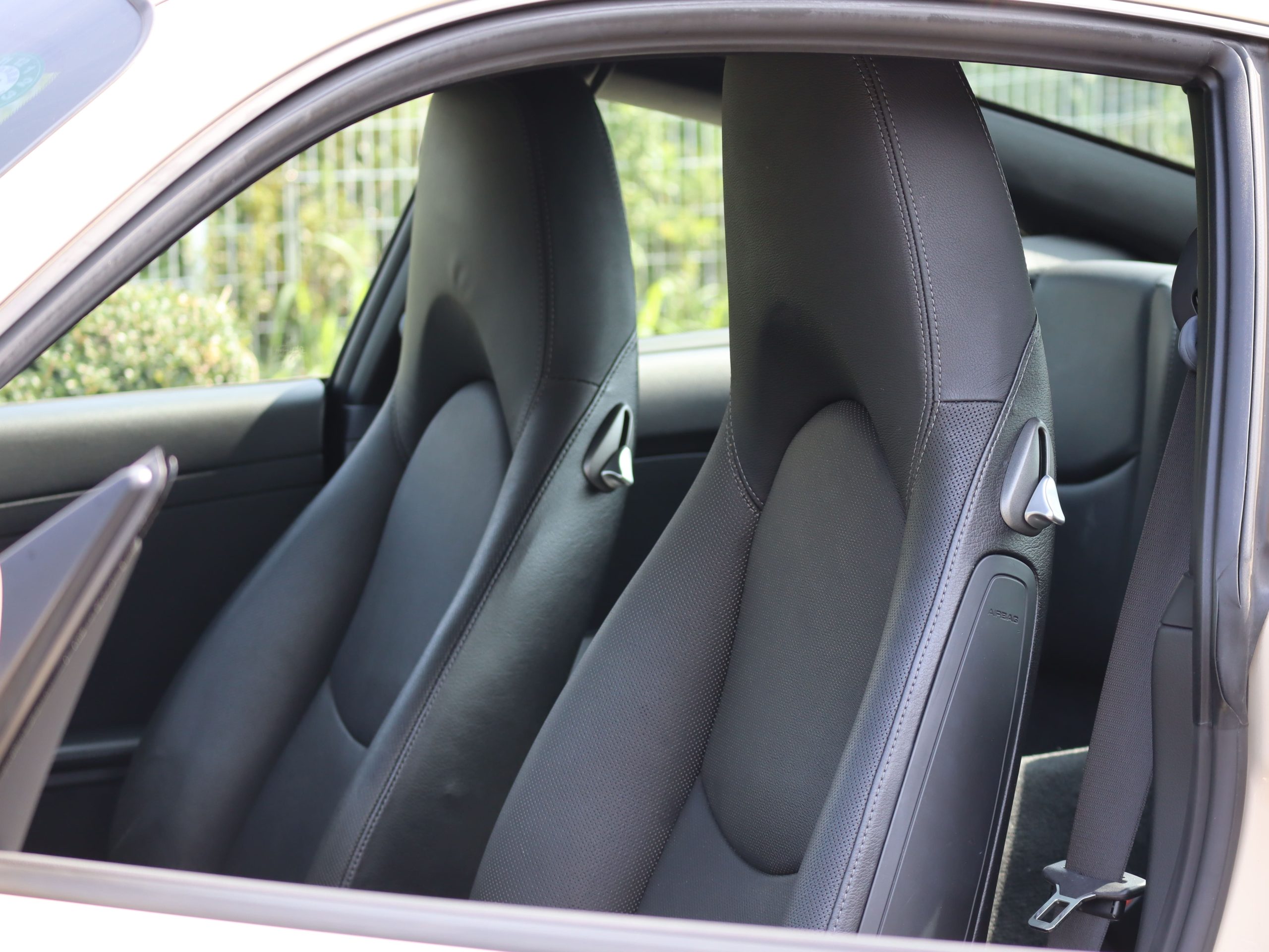 ポルシェ911カレラ(Type997.2）PDK<br>クリームホワイトカラー<br>スポーツクロノパッケージ<br>シートベンチレーション<br>シートヒーター<br>バイキセノンヘッドライト