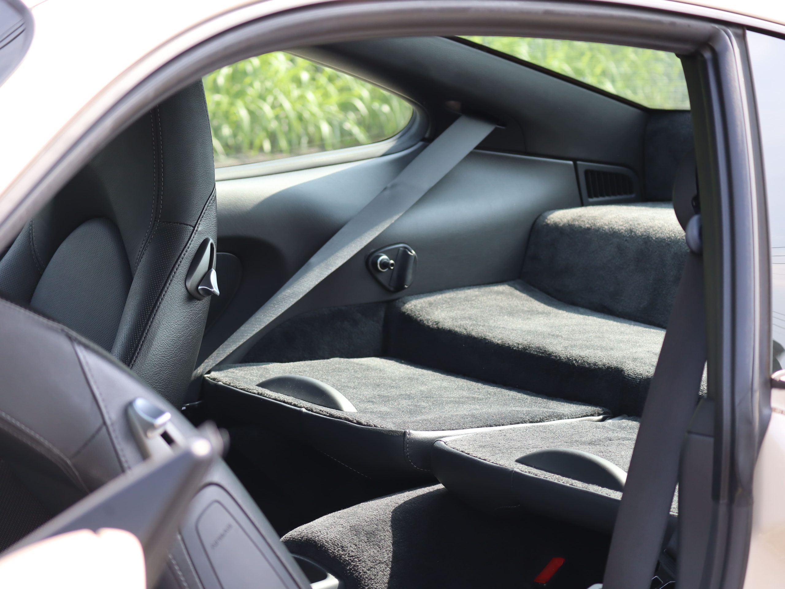 ポルシェ911カレラ(Type997.2）PDK<br>クリームホワイトカラー<br>スポーツクロノパッケージ<br>シートベンチレーション<br>シートヒーター<br>バイキセノンヘッドライト