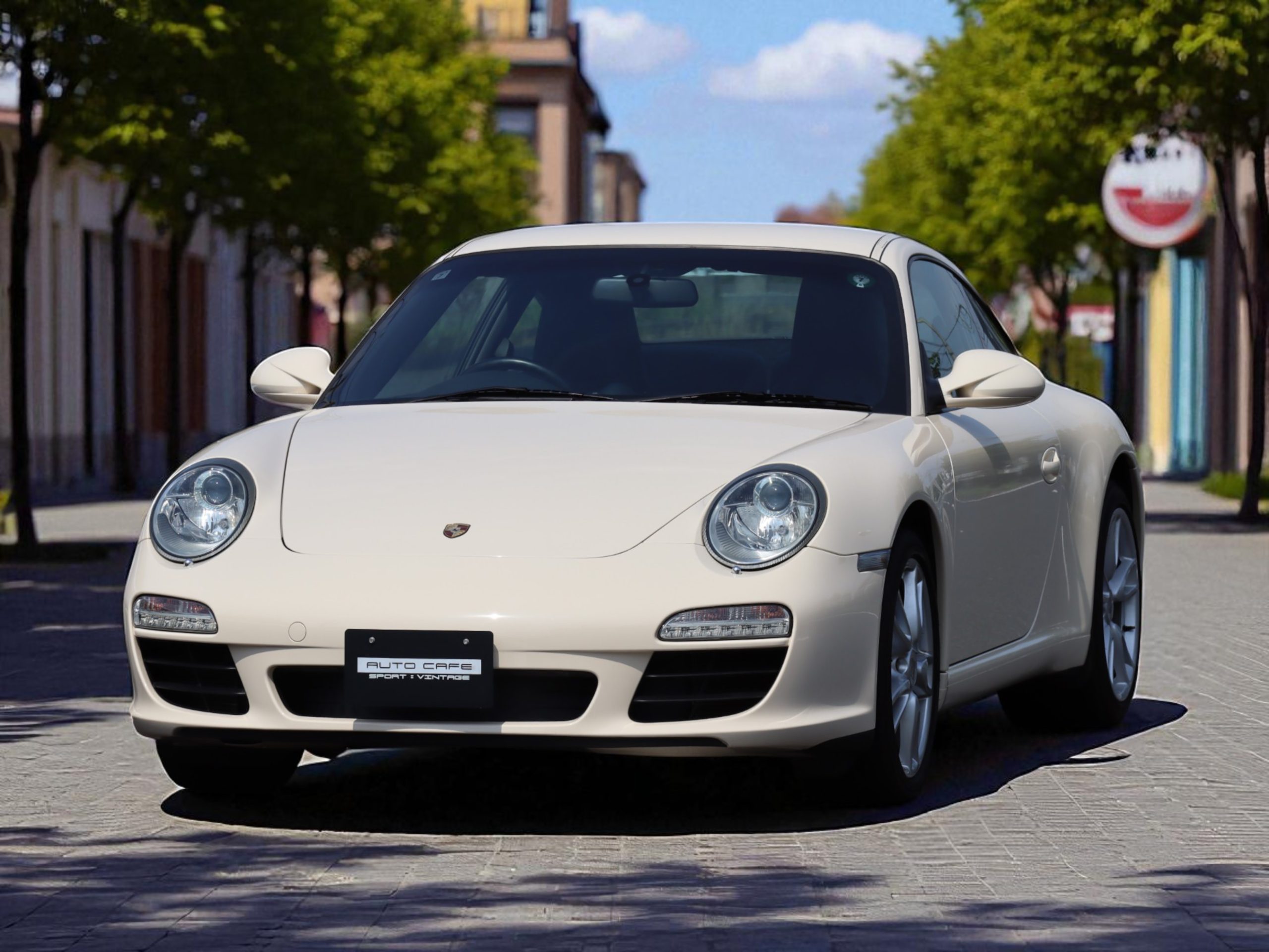 ポルシェ911カレラ(Type997.2）PDK<br>クリームホワイトカラー<br>スポーツクロノパッケージ<br>シートベンチレーション<br>シートヒーター<br>バイキセノンヘッドライト