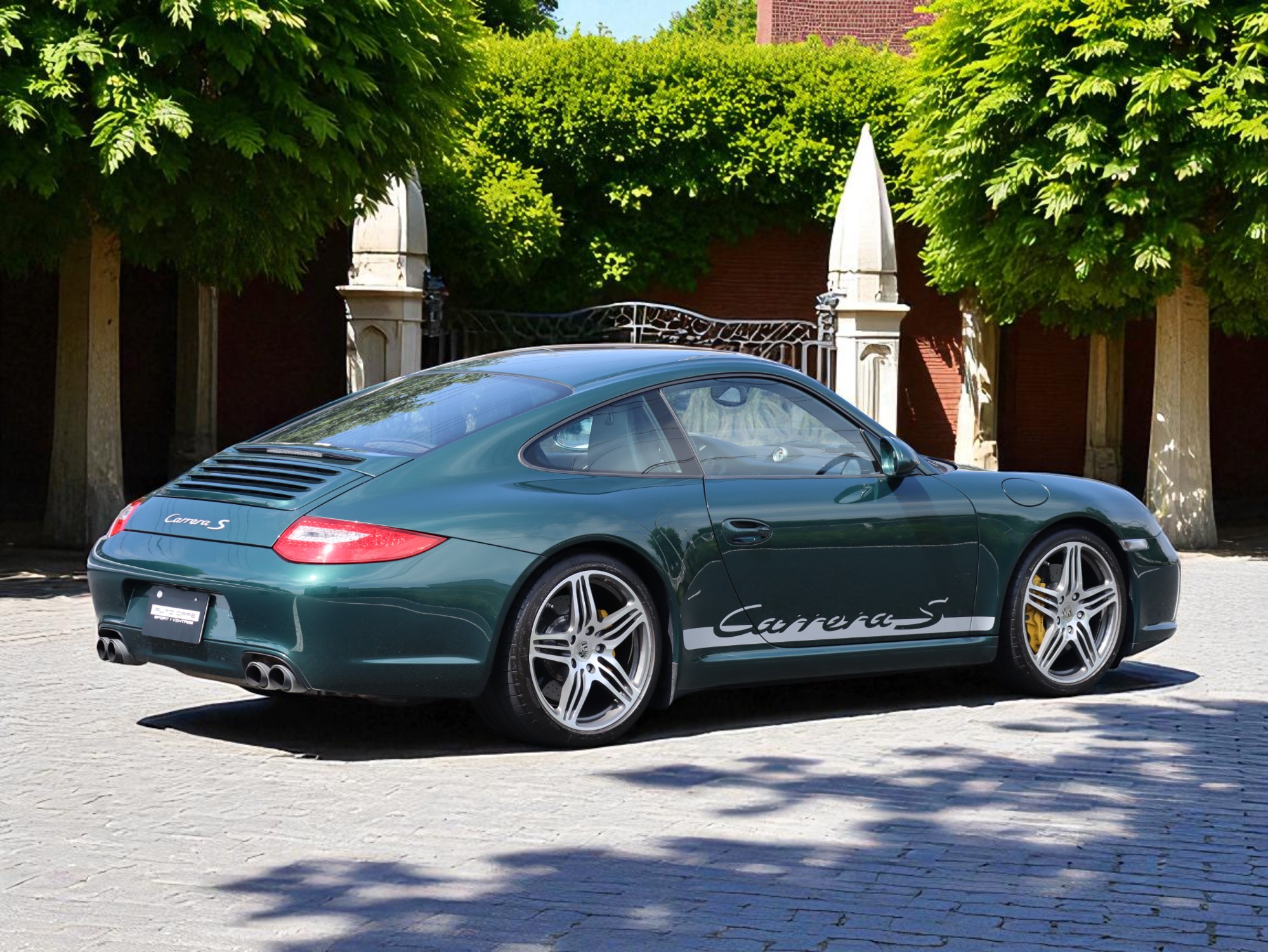 ポルシェ911カレラ(Type997.2）PDK<br>エクスクルーシブ<br>エクステンデットレザーインテリア<br>ココアスペシャルレザーインテリア<br>PCCB（セラミックコンポジットブレーキ）<br>スポーツエグゾーストシステム<br>スポーツクロノパッケージ