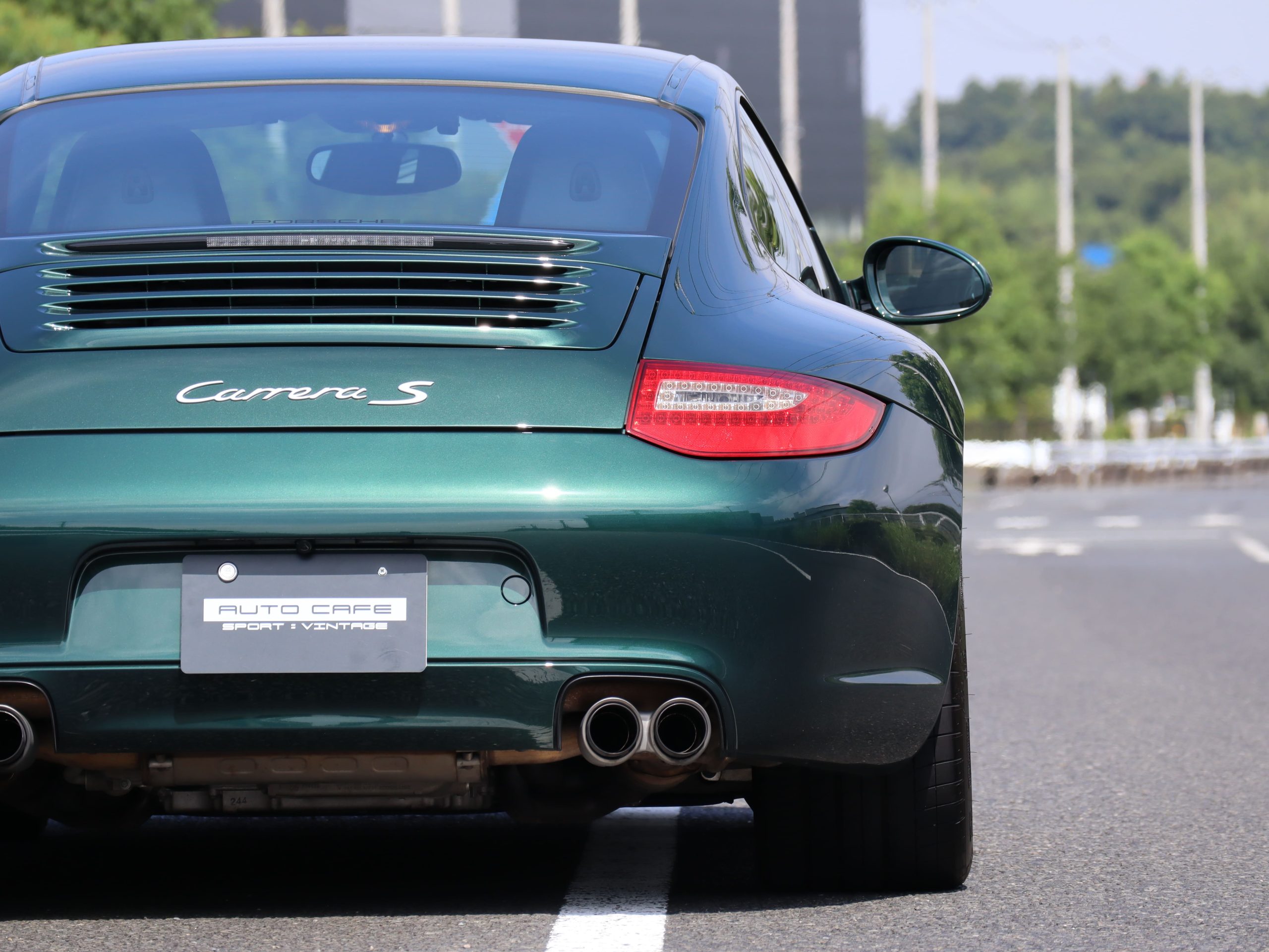 ポルシェ911カレラ(Type997.2）PDK<br>エクスクルーシブ<br>エクステンデットレザーインテリア<br>ココアスペシャルレザーインテリア<br>PCCB（セラミックコンポジットブレーキ）<br>スポーツエグゾーストシステム<br>スポーツクロノパッケージ