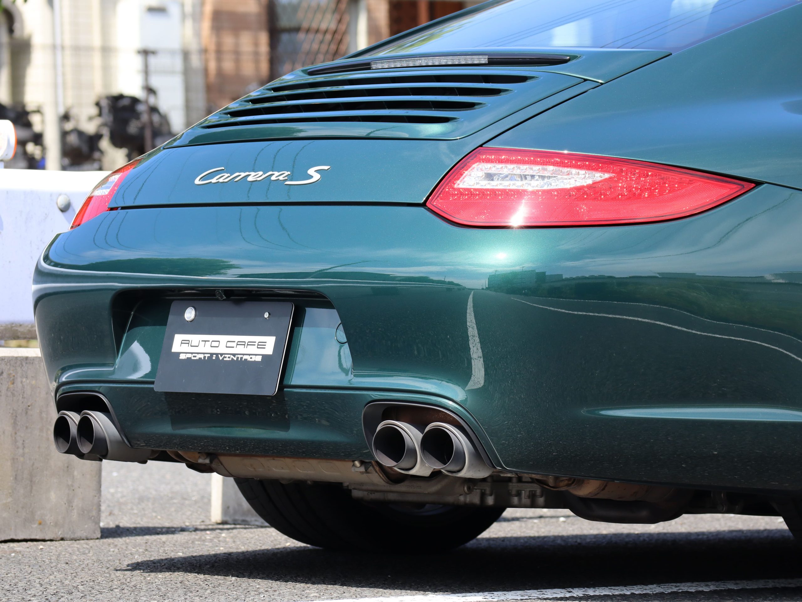 ポルシェ911カレラ(Type997.2）PDK<br>エクスクルーシブ<br>エクステンデットレザーインテリア<br>ココアスペシャルレザーインテリア<br>PCCB（セラミックコンポジットブレーキ）<br>スポーツエグゾーストシステム<br>スポーツクロノパッケージ