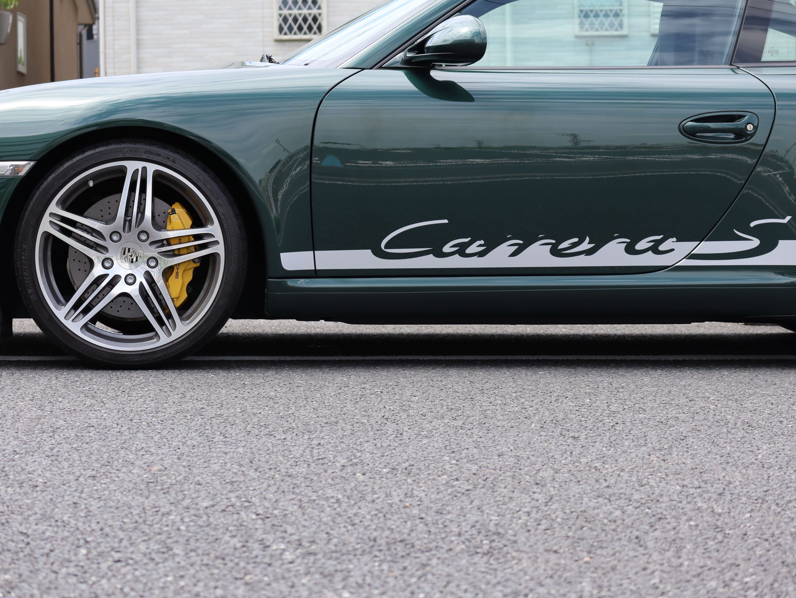 ポルシェ911カレラ(Type997.2）PDK<br>エクスクルーシブ<br>エクステンデットレザーインテリア<br>ココアスペシャルレザーインテリア<br>PCCB（セラミックコンポジットブレーキ）<br>スポーツエグゾーストシステム<br>スポーツクロノパッケージ