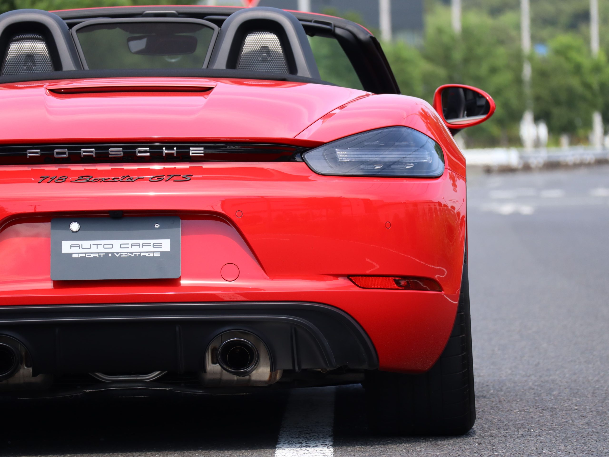 ポルシェ718ボクスターGTS4.0（Type982）PDK<br>スポーツクロノパッケージ<br>スポーツエグゾーストシステム<br>GTSインテリアパッケージ<br>PDLS+含むLEDヘッドライト<br>ハイグロス塗装仕上げキャリパー