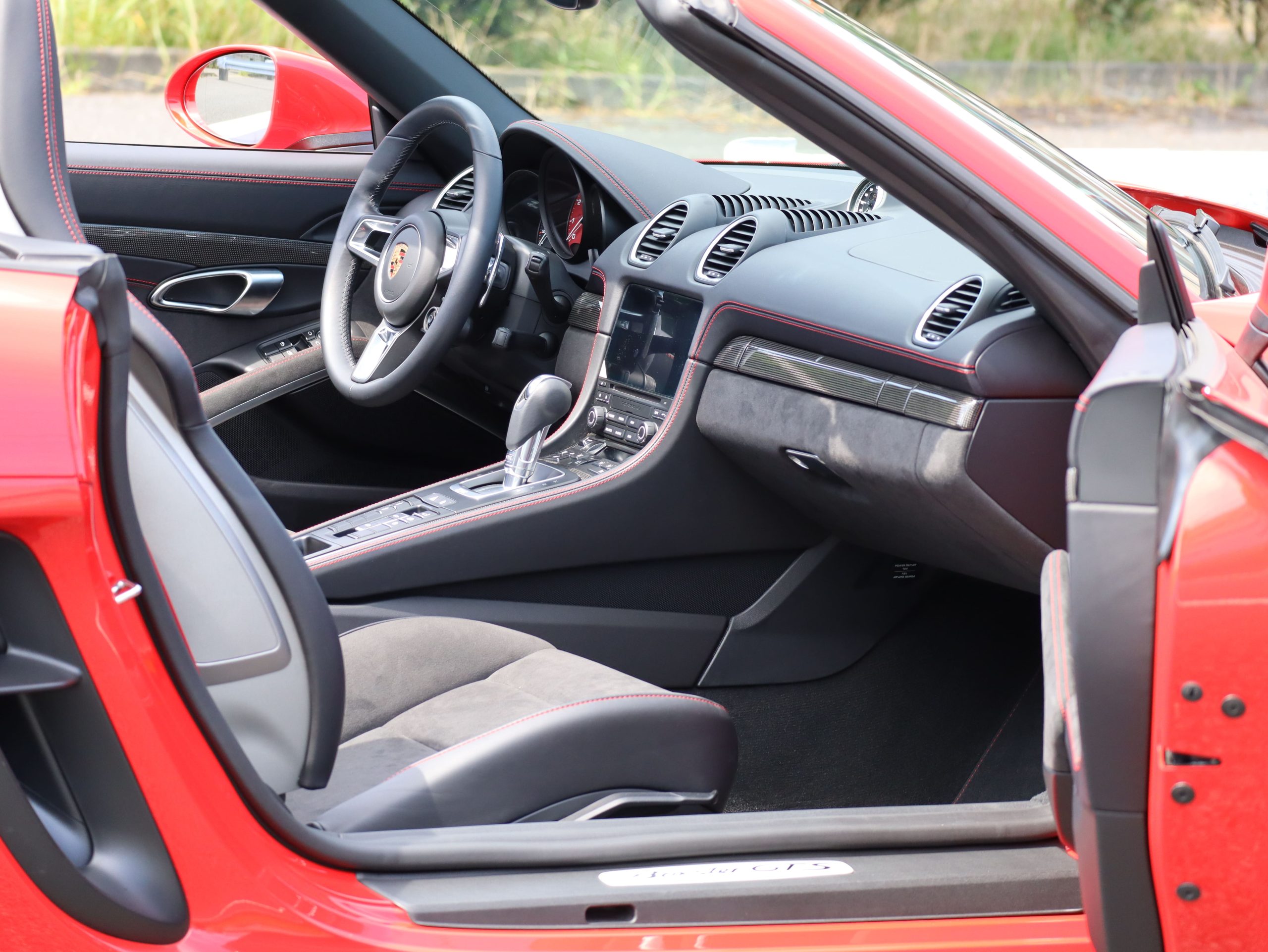 ポルシェ718ボクスターGTS4.0（Type982）PDK<br>スポーツクロノパッケージ<br>スポーツエグゾーストシステム<br>GTSインテリアパッケージ<br>PDLS+含むLEDヘッドライト<br>ハイグロス塗装仕上げキャリパー