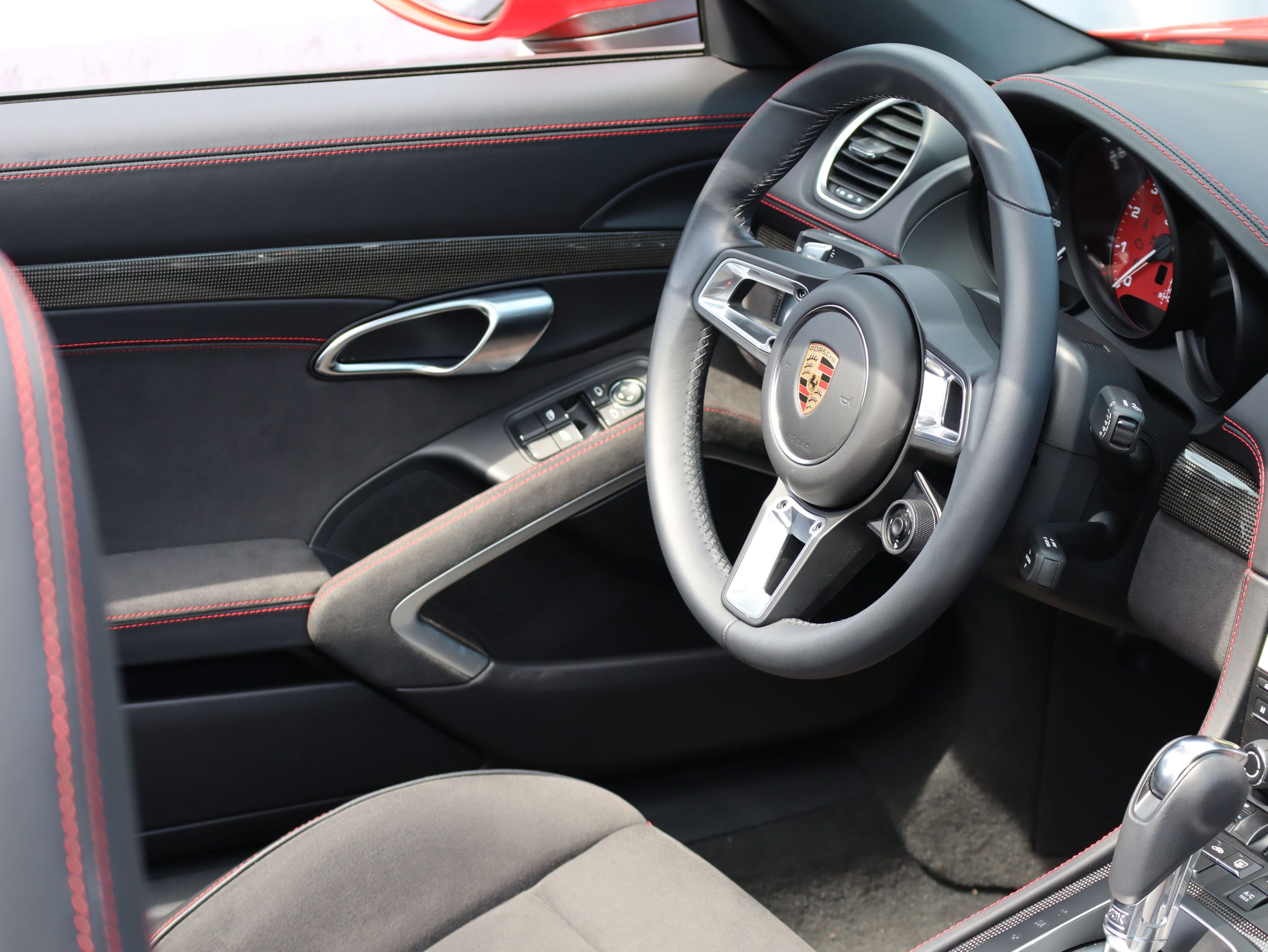 ポルシェ718ボクスターGTS4.0（Type982）PDK<br>スポーツクロノパッケージ<br>スポーツエグゾーストシステム<br>GTSインテリアパッケージ<br>PDLS+含むLEDヘッドライト<br>ハイグロス塗装仕上げキャリパー
