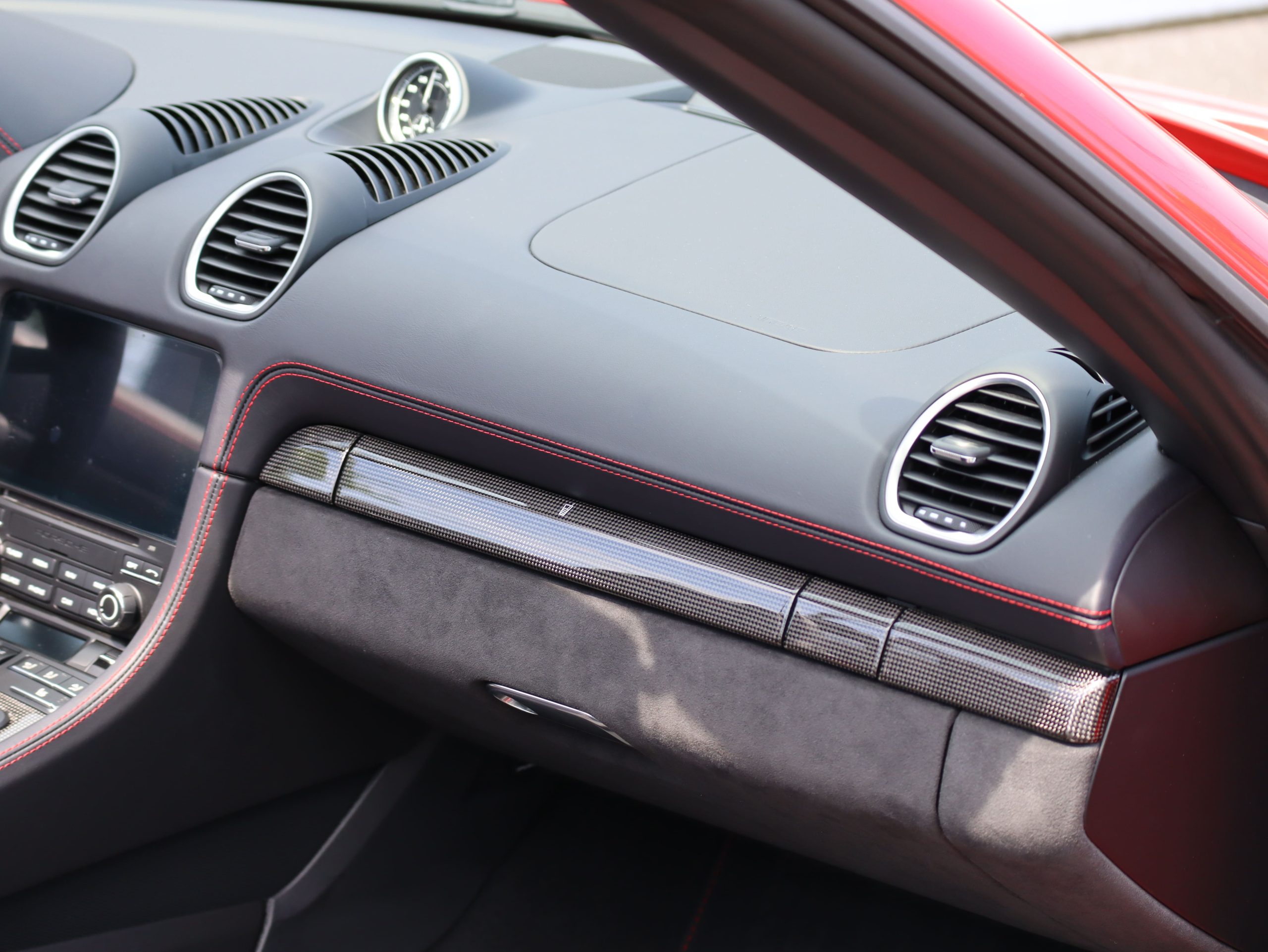 ポルシェ718ボクスターGTS4.0（Type982）PDK<br>スポーツクロノパッケージ<br>スポーツエグゾーストシステム<br>GTSインテリアパッケージ<br>PDLS+含むLEDヘッドライト<br>ハイグロス塗装仕上げキャリパー