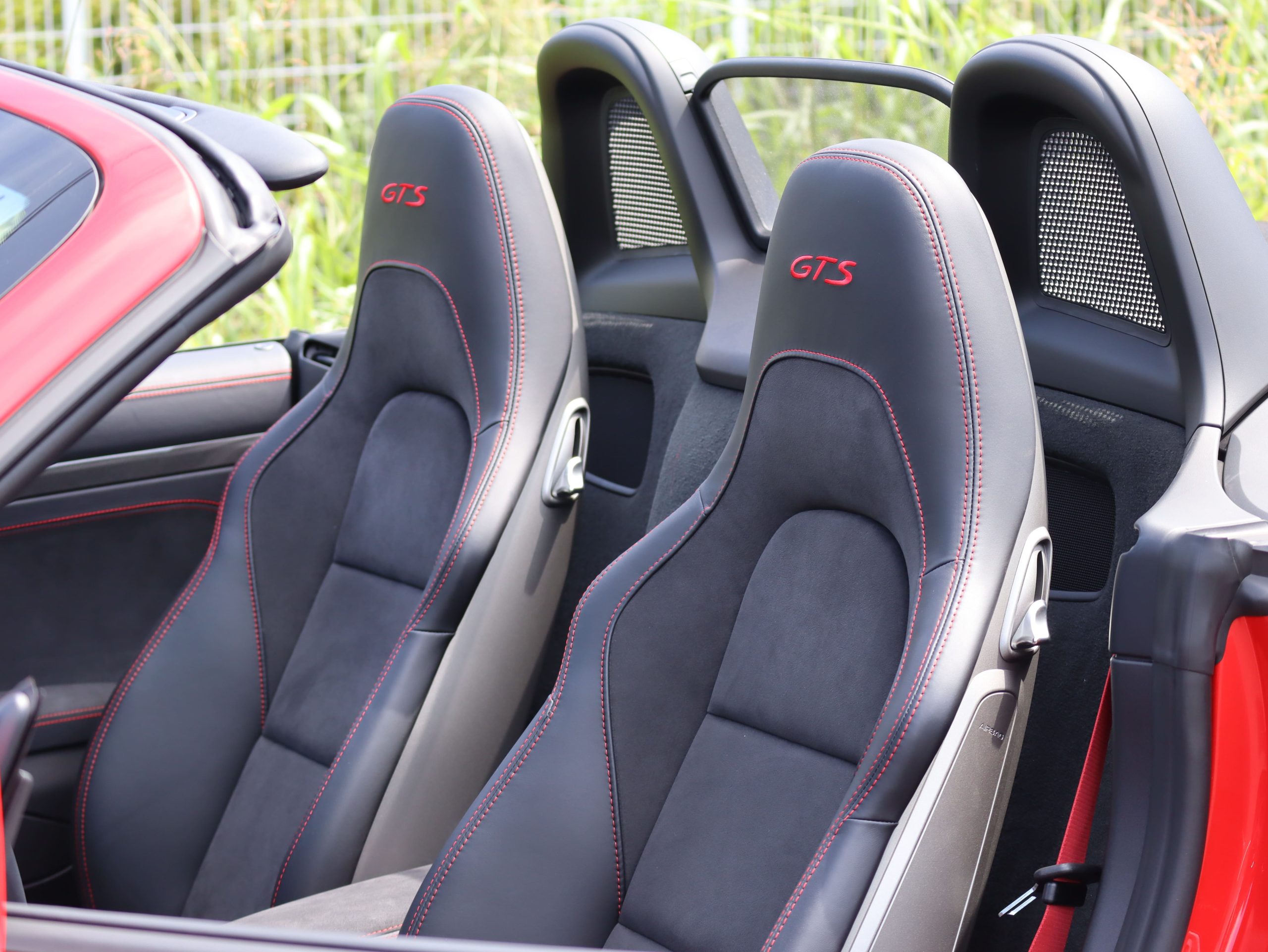 ポルシェ718ボクスターGTS4.0（Type982）PDK<br>スポーツクロノパッケージ<br>スポーツエグゾーストシステム<br>GTSインテリアパッケージ<br>PDLS+含むLEDヘッドライト<br>ハイグロス塗装仕上げキャリパー