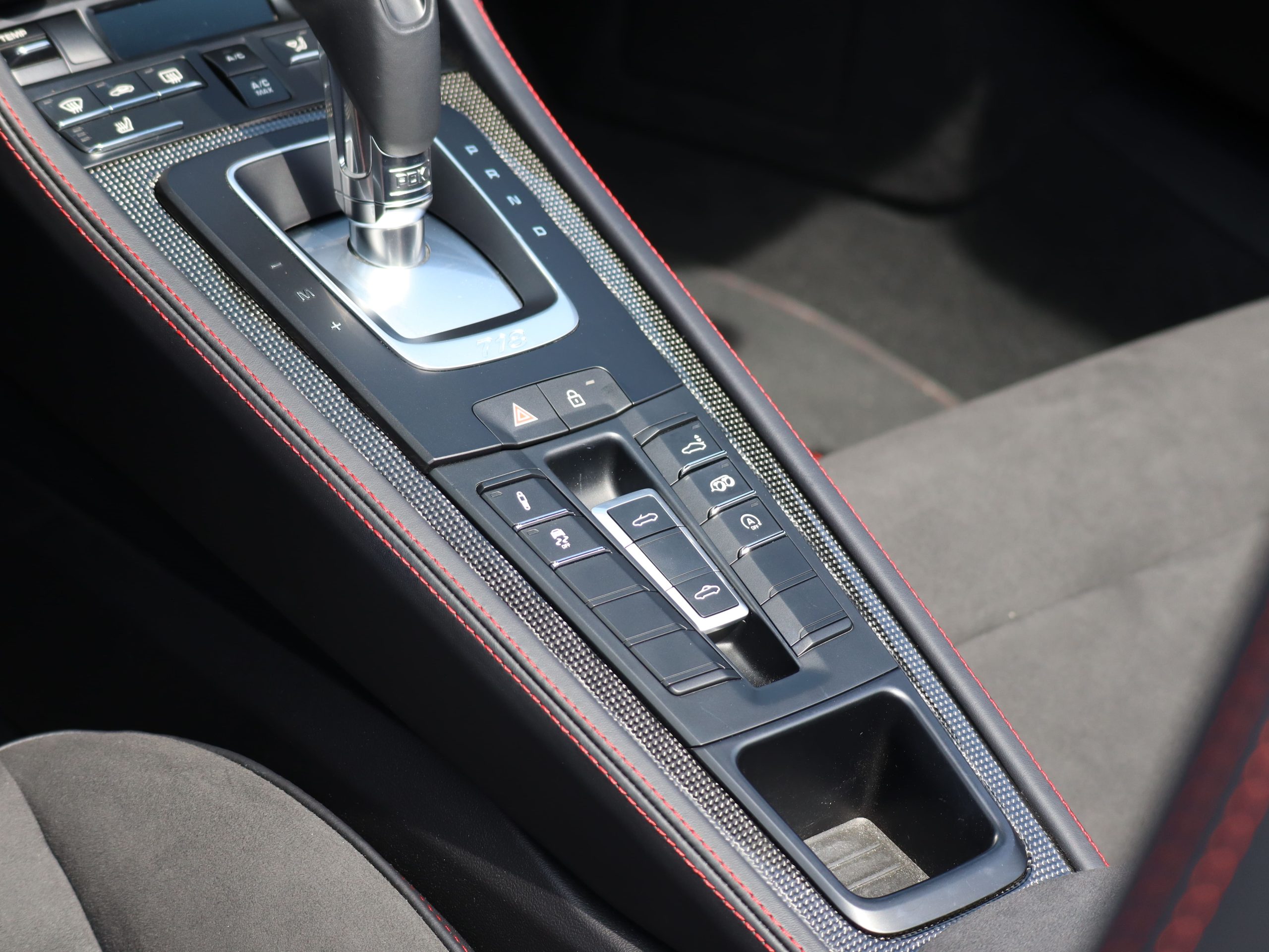 ポルシェ718ボクスターGTS4.0（Type982）PDK<br>スポーツクロノパッケージ<br>スポーツエグゾーストシステム<br>GTSインテリアパッケージ<br>PDLS+含むLEDヘッドライト<br>ハイグロス塗装仕上げキャリパー