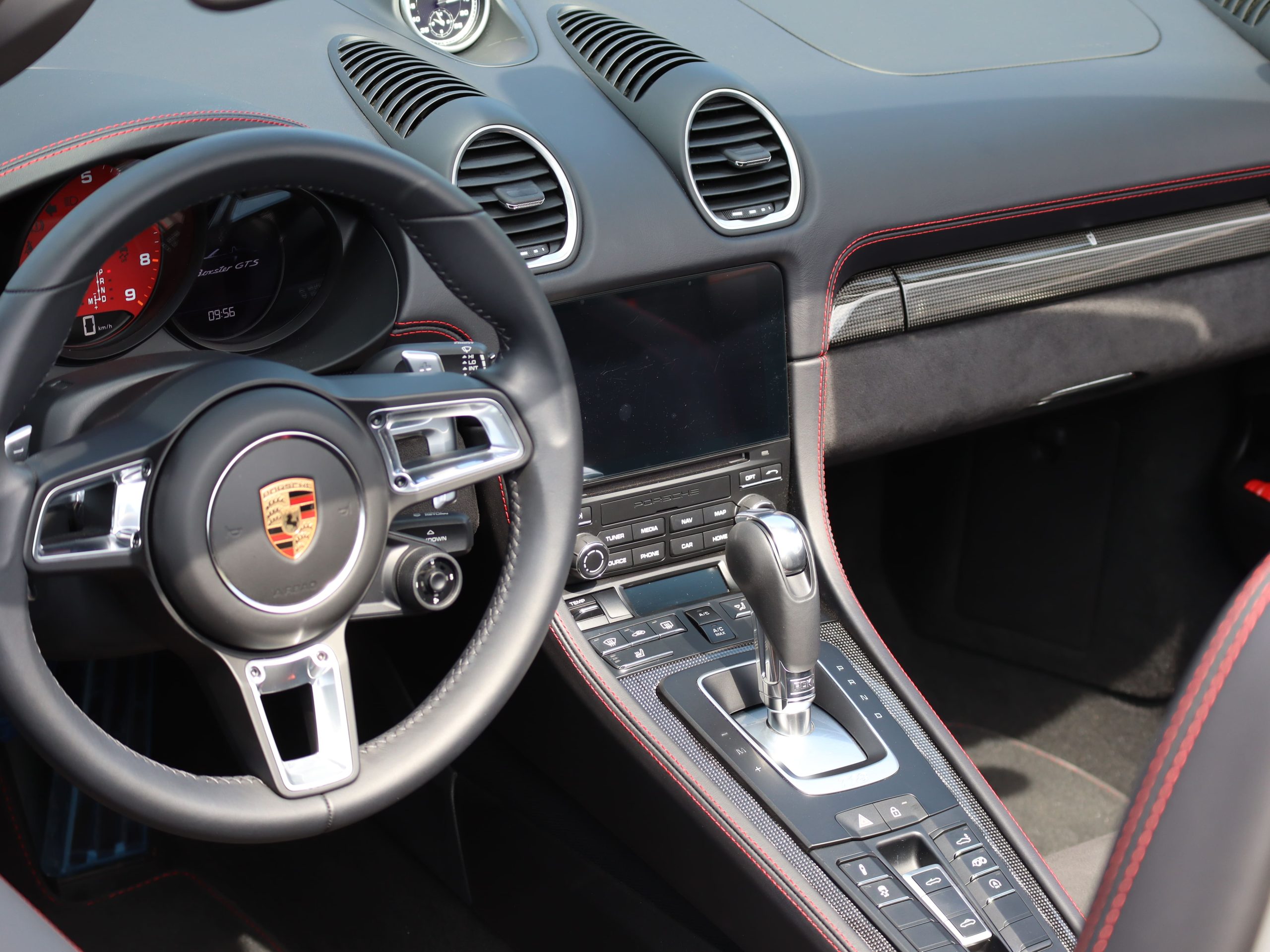 ポルシェ718ボクスターGTS4.0（Type982）PDK<br>スポーツクロノパッケージ<br>スポーツエグゾーストシステム<br>GTSインテリアパッケージ<br>PDLS+含むLEDヘッドライト<br>ハイグロス塗装仕上げキャリパー
