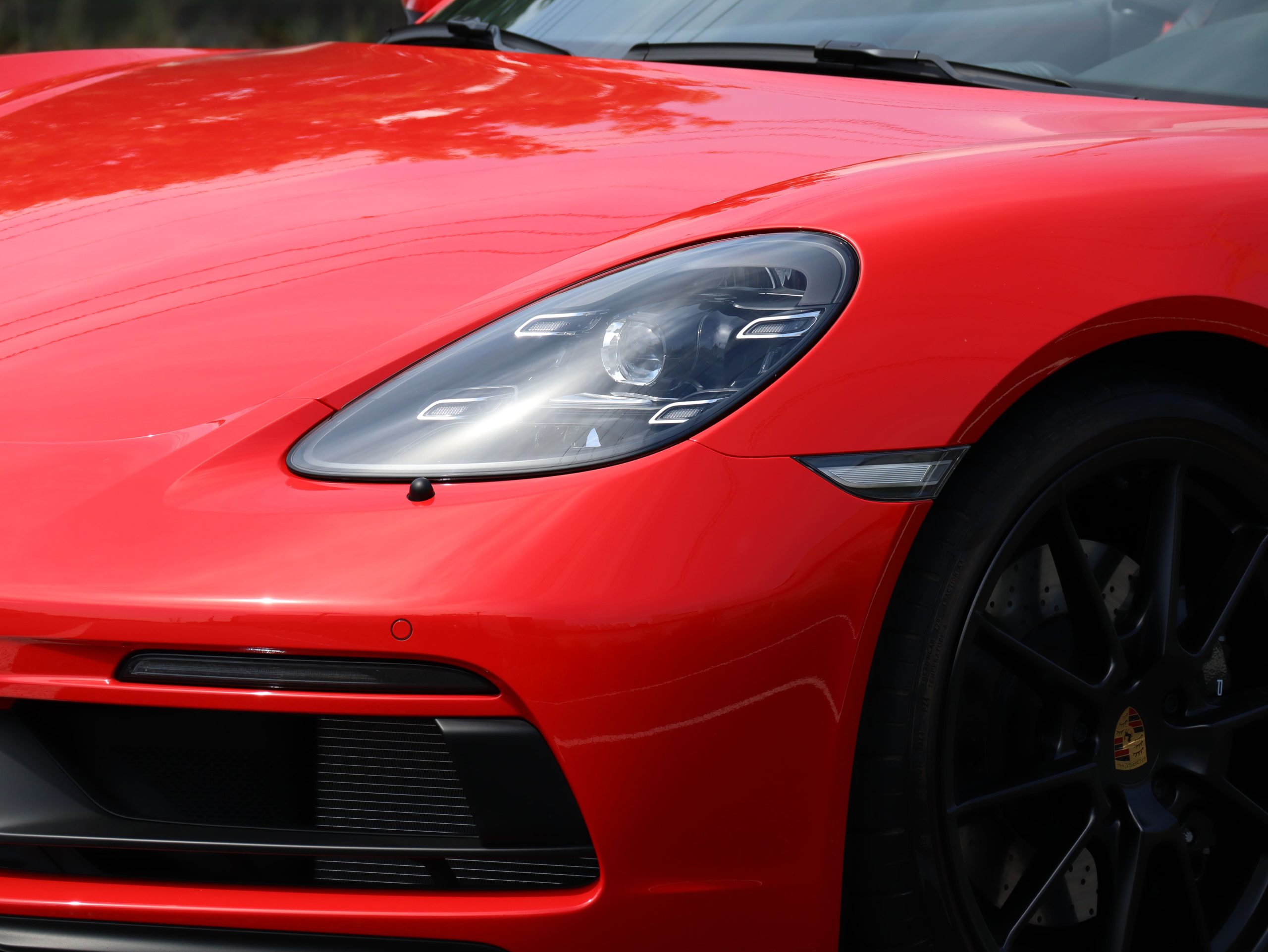 ポルシェ718ボクスターGTS4.0（Type982）PDK<br>スポーツクロノパッケージ<br>スポーツエグゾーストシステム<br>GTSインテリアパッケージ<br>PDLS+含むLEDヘッドライト<br>ハイグロス塗装仕上げキャリパー