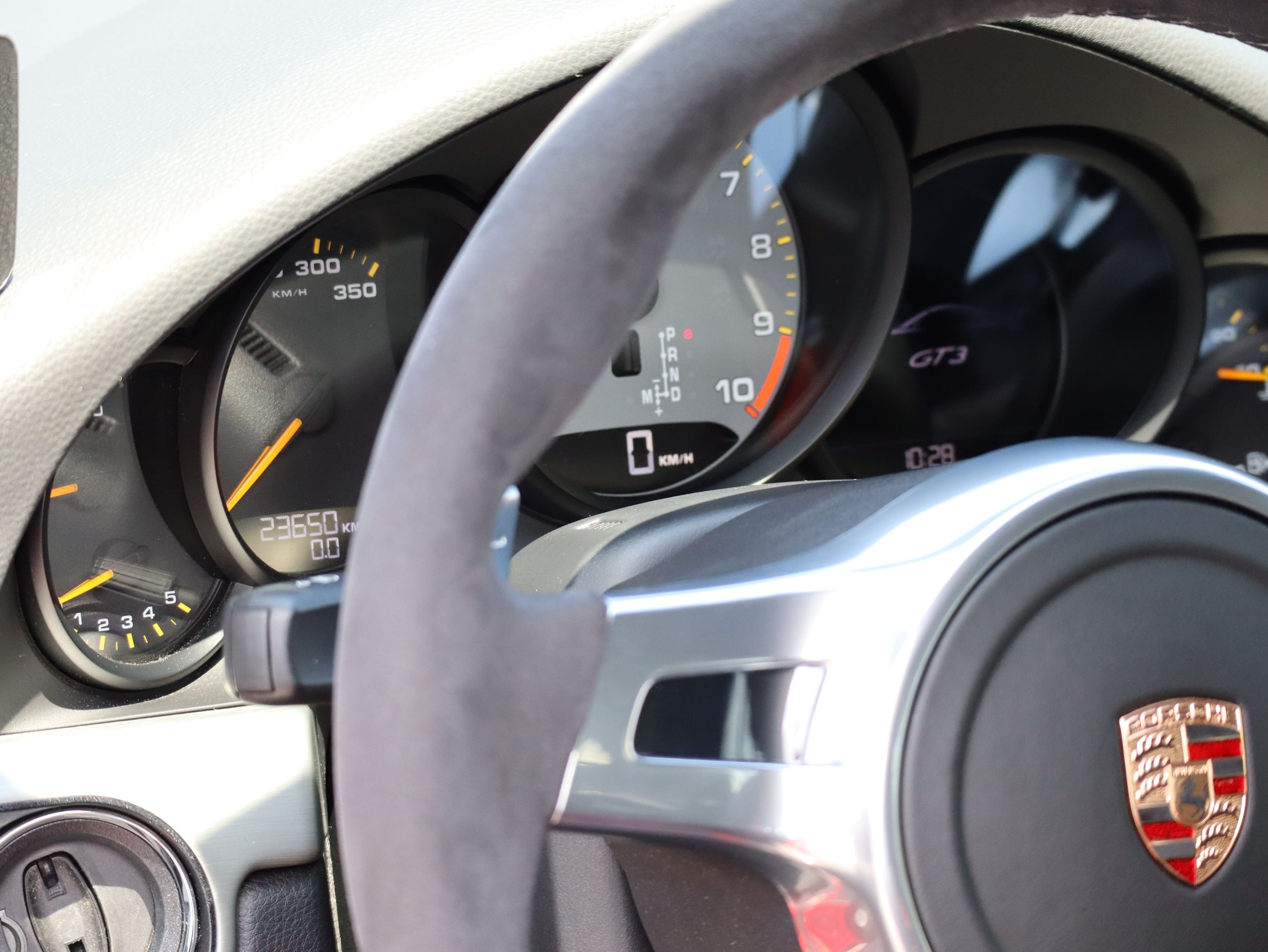 ポルシェ911GT3（Type991.1）PDK<br>クラブスポーツパッケージ<br>フロントアクスルリストシステム<br>スポーツクロノパッケージ<br>PCCB（セラミックコンポジットブレーキ）<br>スポーツバケットシート
