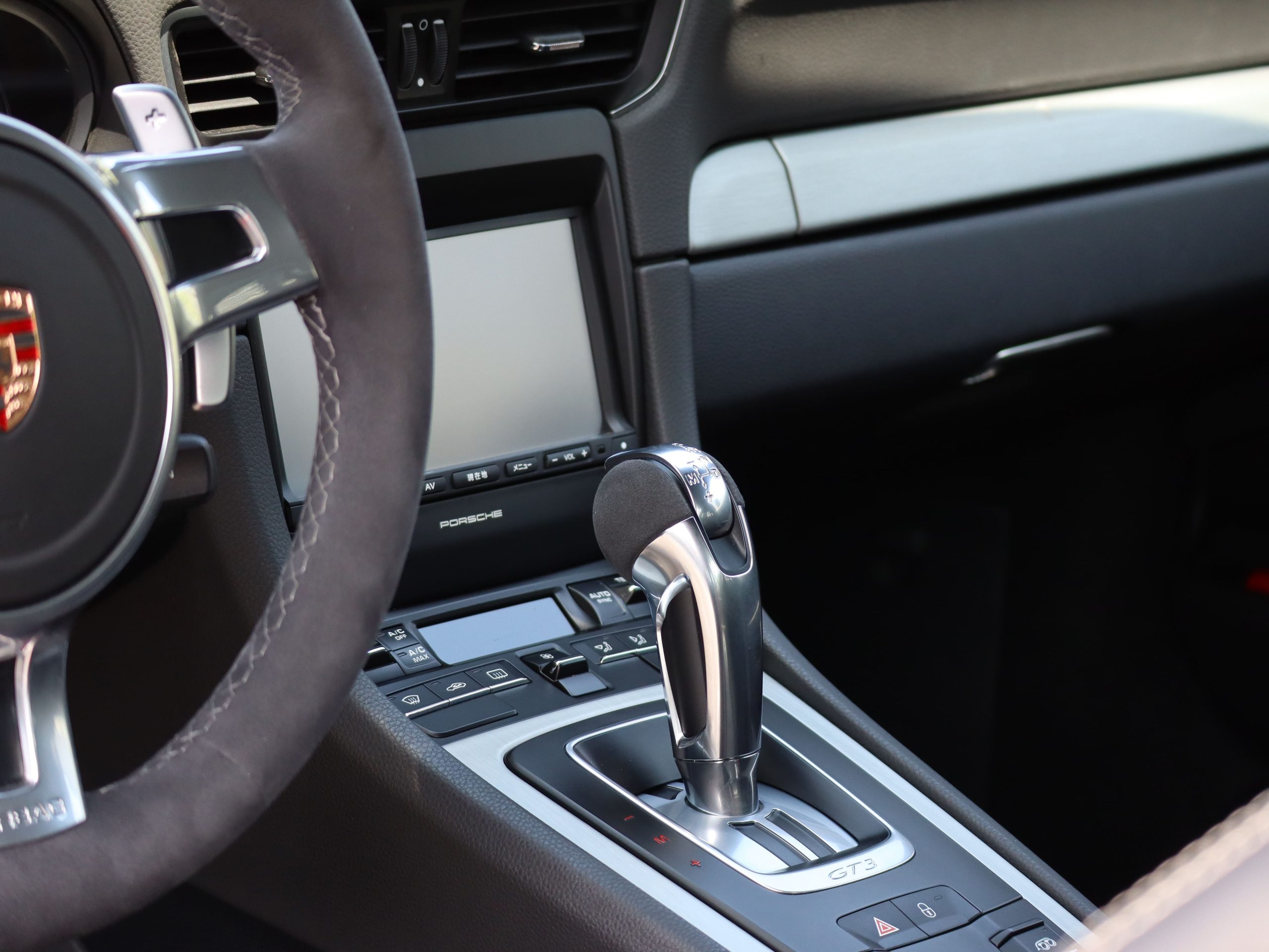 ポルシェ911GT3（Type991.1）PDK<br>クラブスポーツパッケージ<br>フロントアクスルリストシステム<br>スポーツクロノパッケージ<br>PCCB（セラミックコンポジットブレーキ）<br>スポーツバケットシート