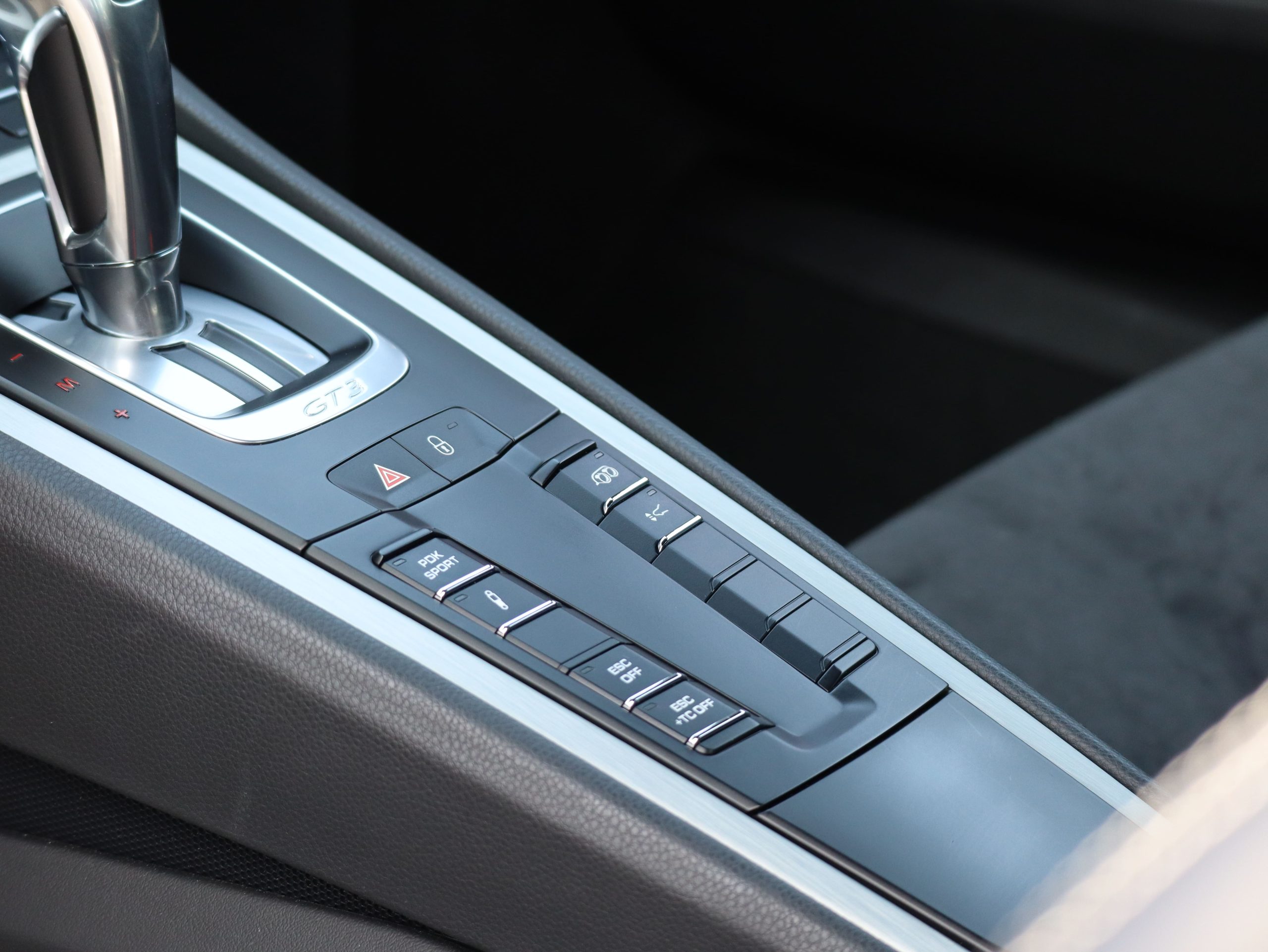 ポルシェ911GT3（Type991.1）PDK<br>クラブスポーツパッケージ<br>フロントアクスルリストシステム<br>スポーツクロノパッケージ<br>PCCB（セラミックコンポジットブレーキ）<br>スポーツバケットシート