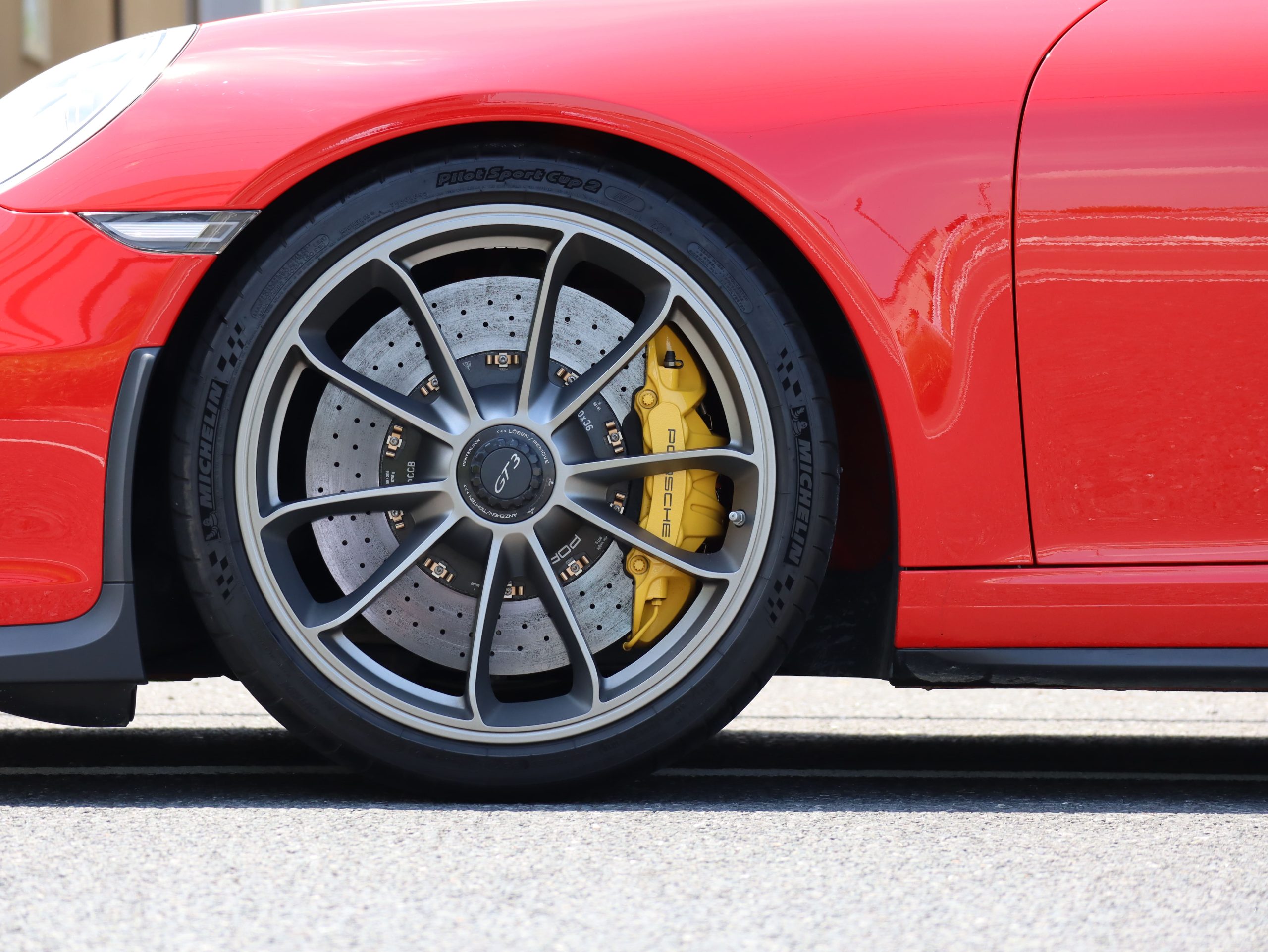 ポルシェ911GT3（Type991.1）PDK<br>クラブスポーツパッケージ<br>フロントアクスルリストシステム<br>スポーツクロノパッケージ<br>PCCB（セラミックコンポジットブレーキ）<br>スポーツバケットシート