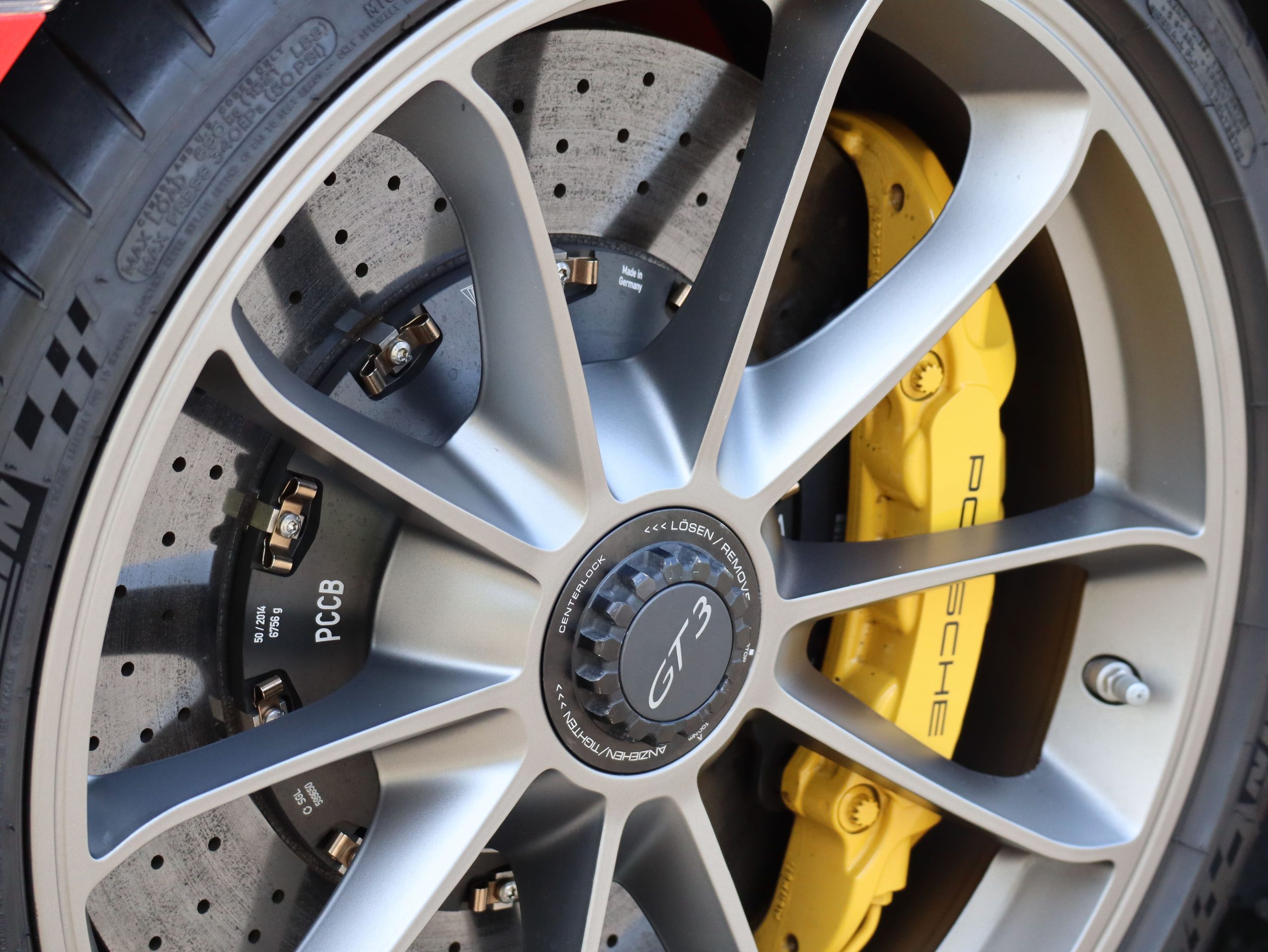ポルシェ911GT3（Type991.1）PDK<br>クラブスポーツパッケージ<br>フロントアクスルリストシステム<br>スポーツクロノパッケージ<br>PCCB（セラミックコンポジットブレーキ）<br>スポーツバケットシート
